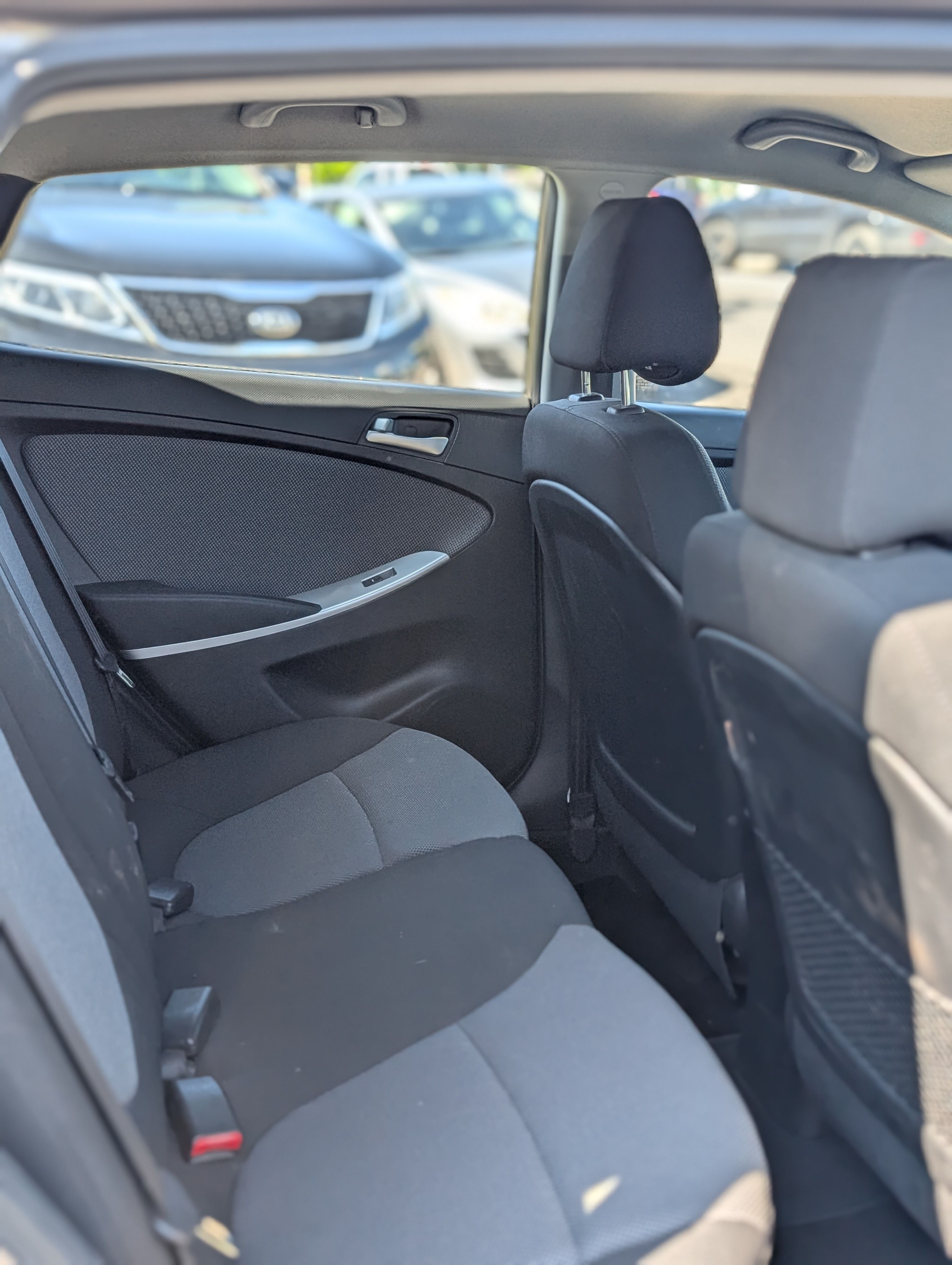 Hyundai accent hatchback 2013 - Image 12