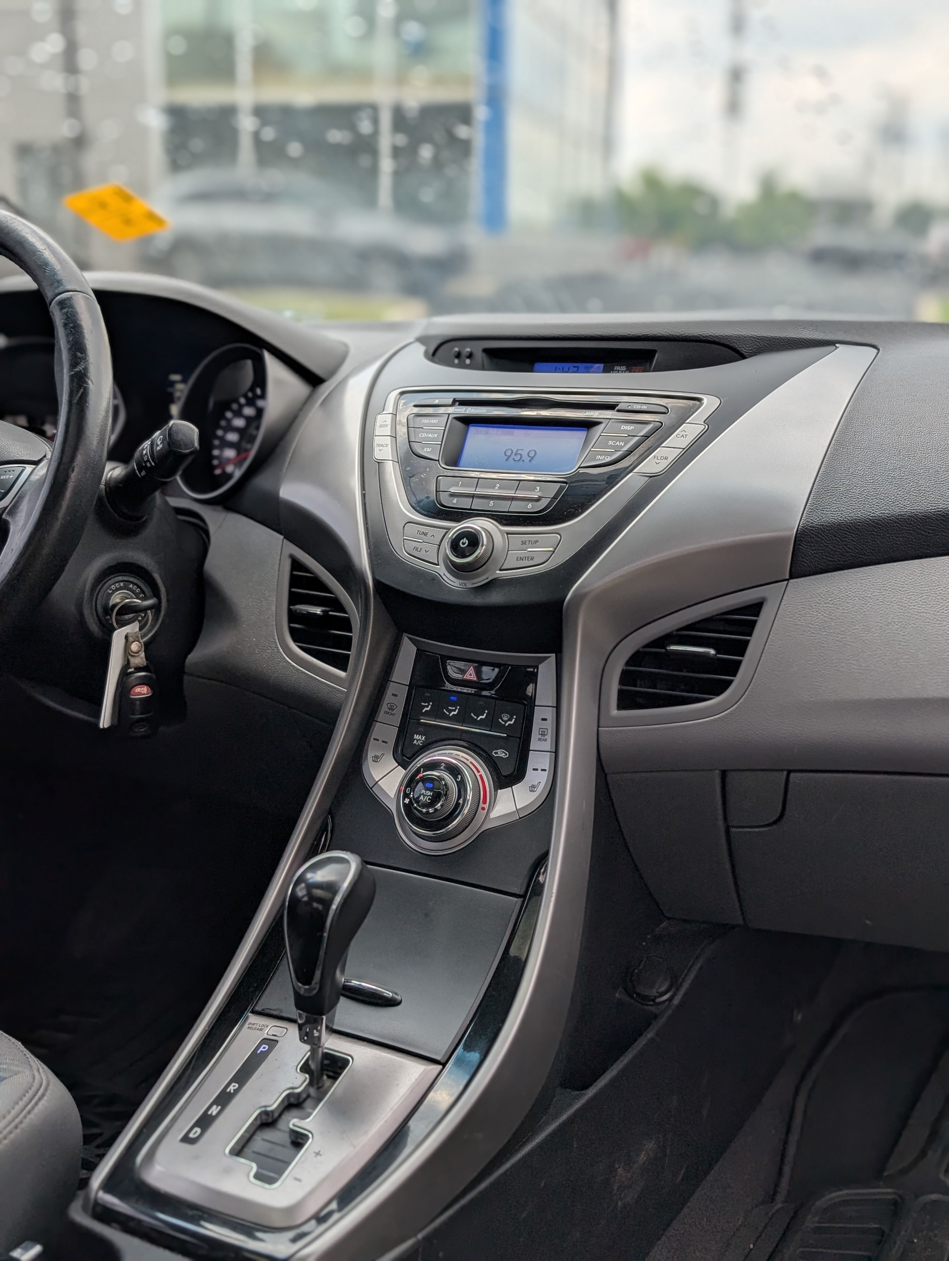 Hyundai Elantra 2013 - Image 10