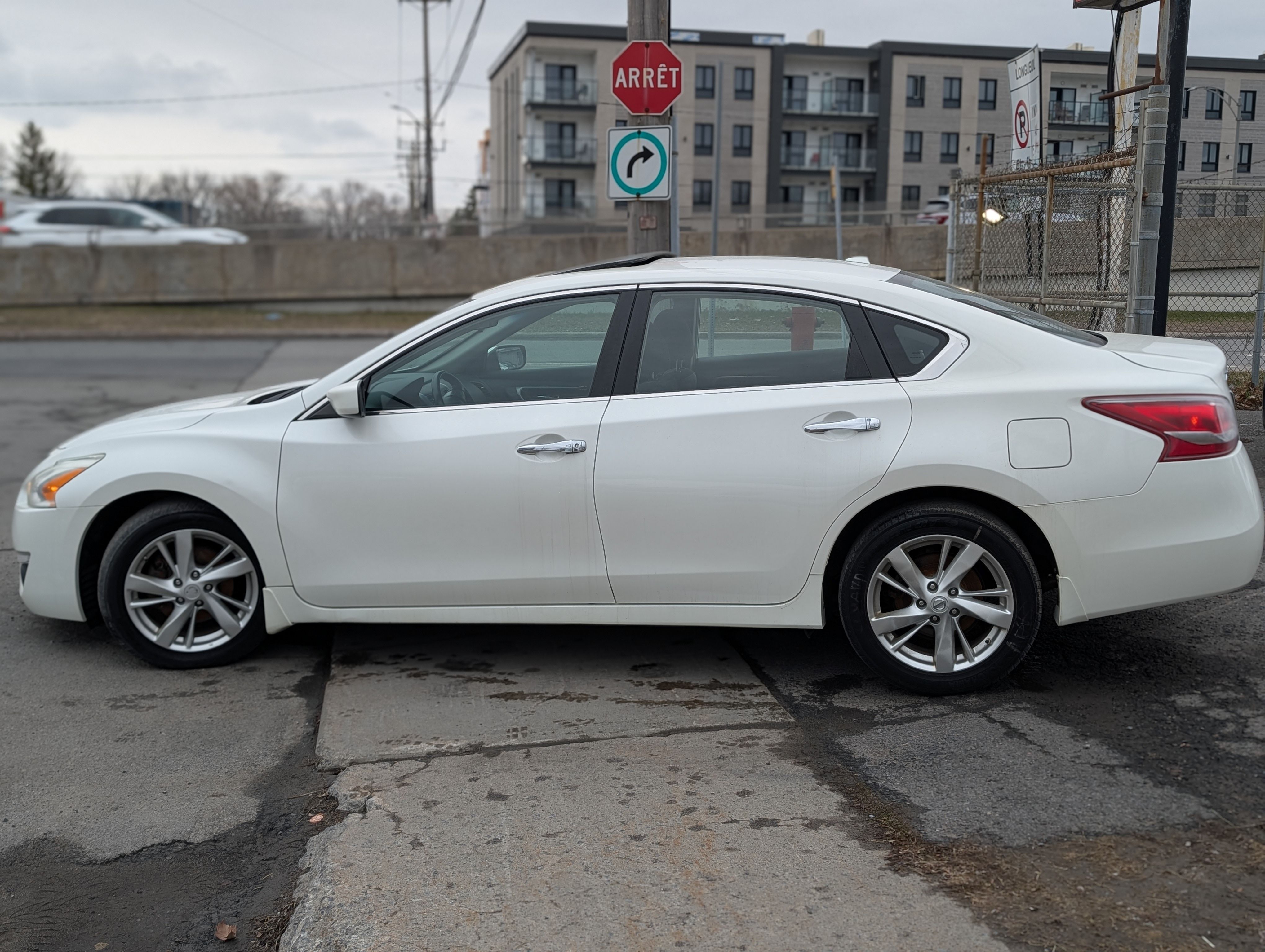 Nissan altima 2013 - Image 9