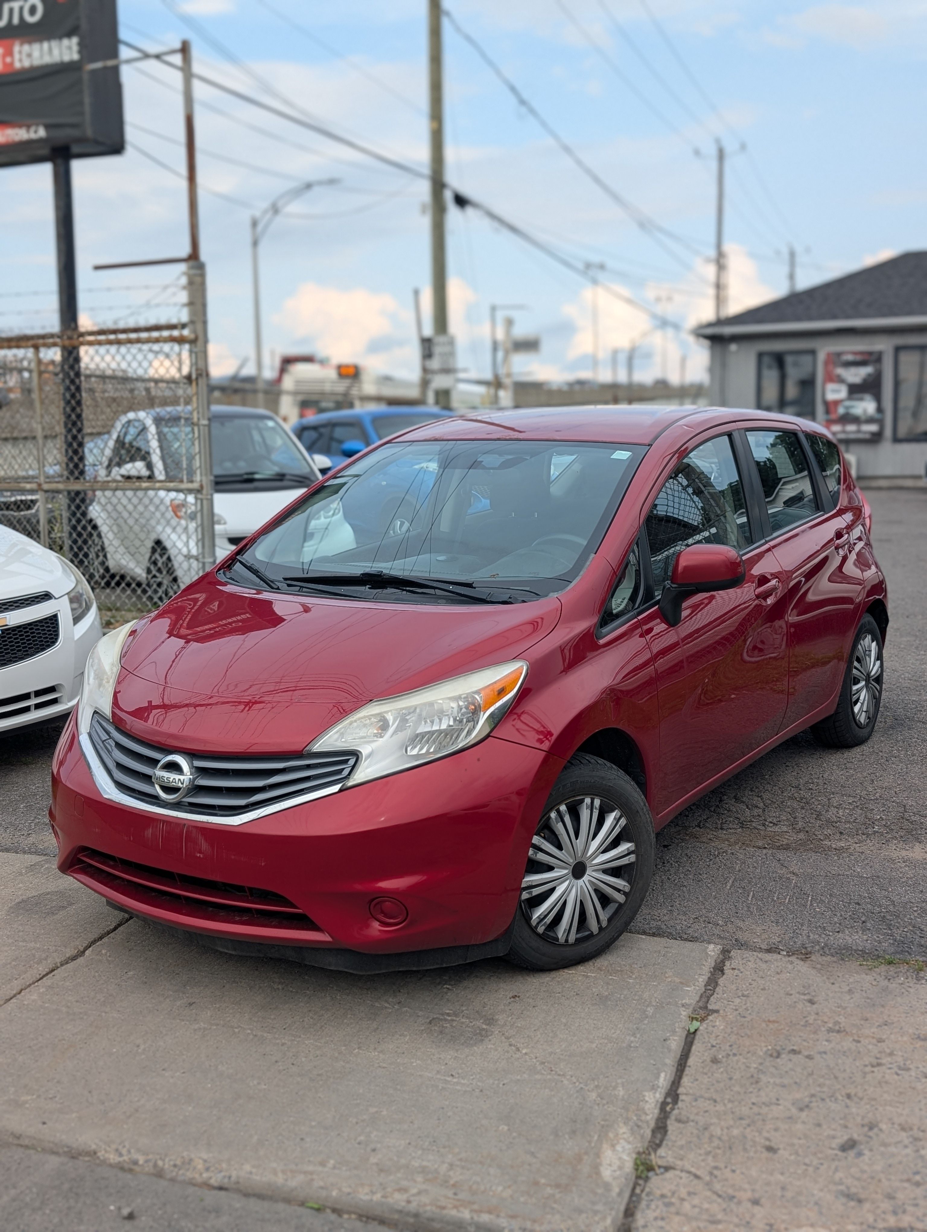 Nissan versa hatchback 2014 - Image 1