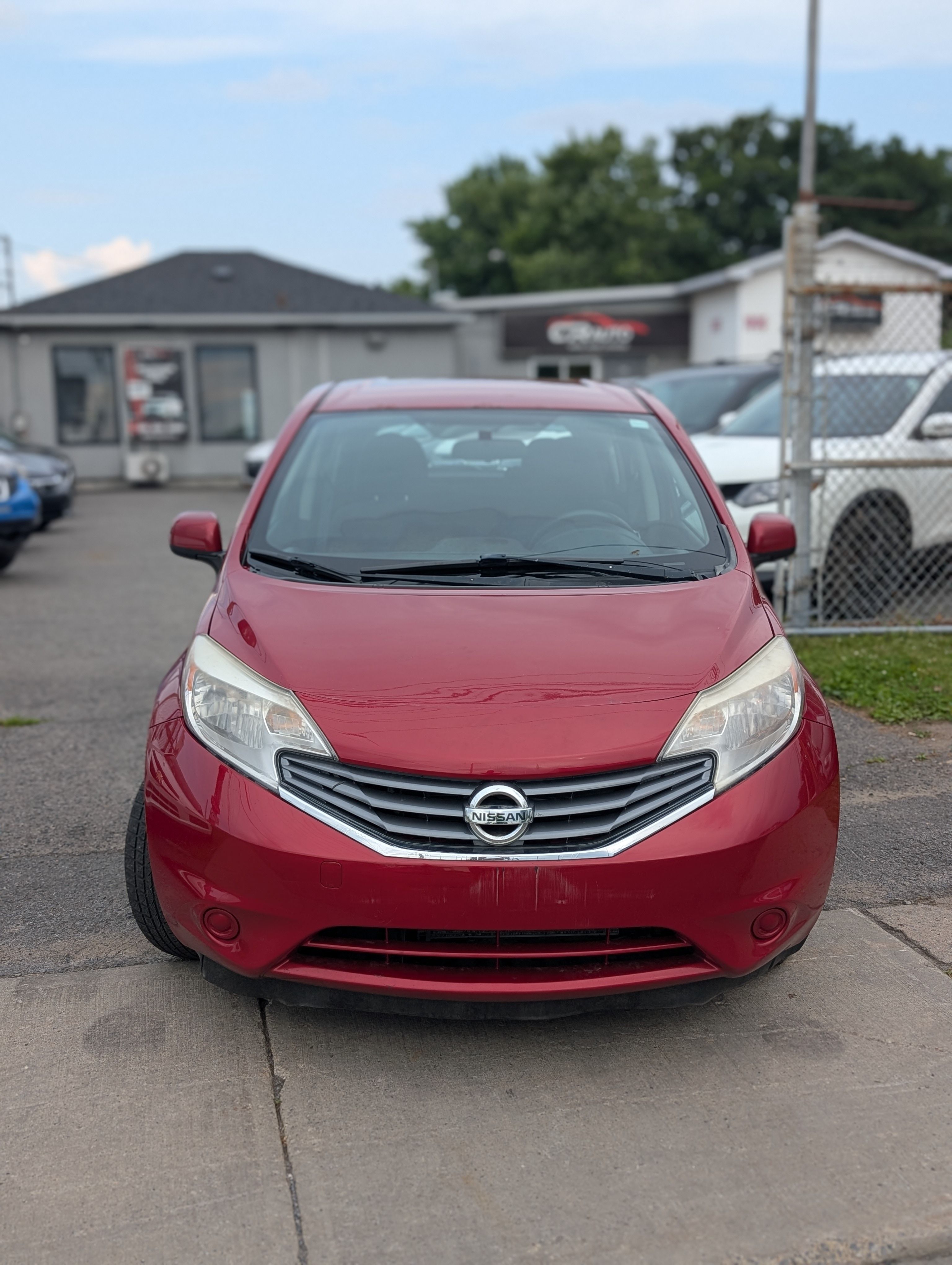Nissan versa hatchback 2014 - Image 2