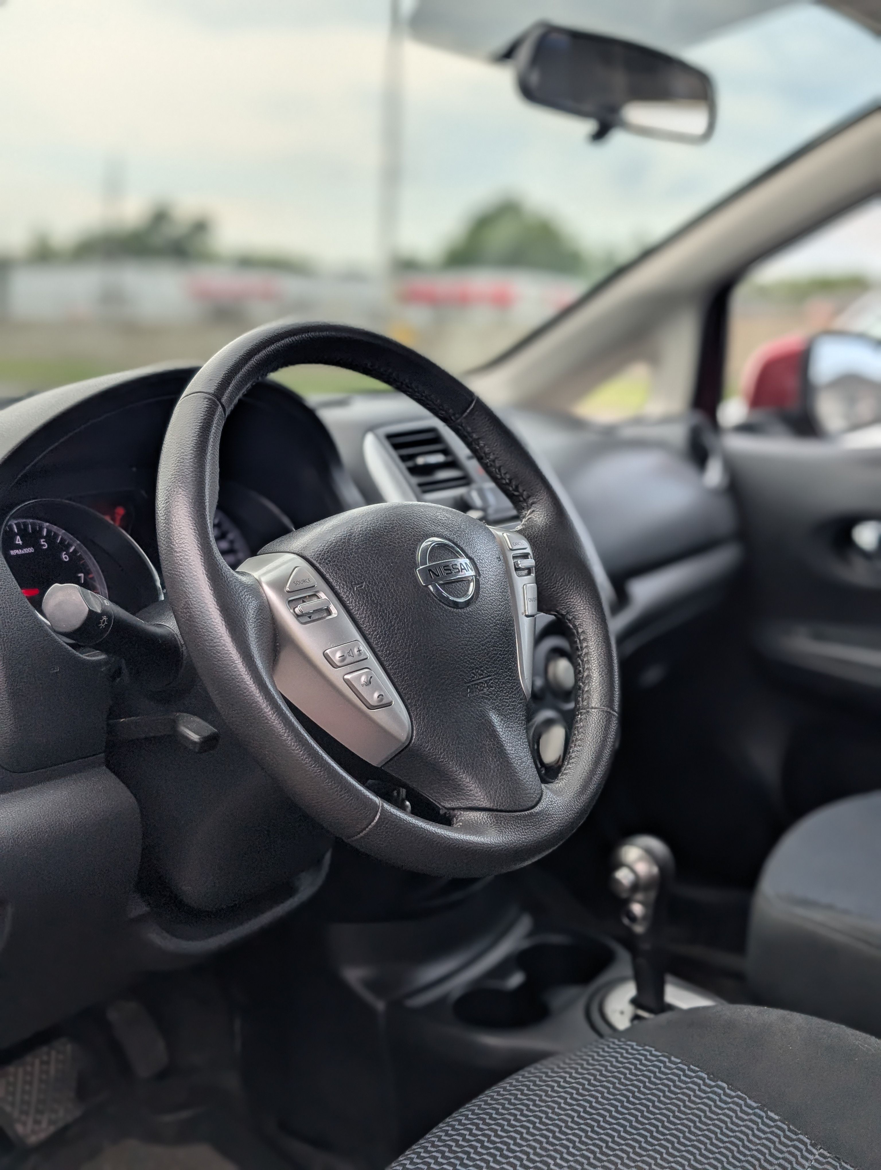 Nissan versa hatchback 2014 - Image 7