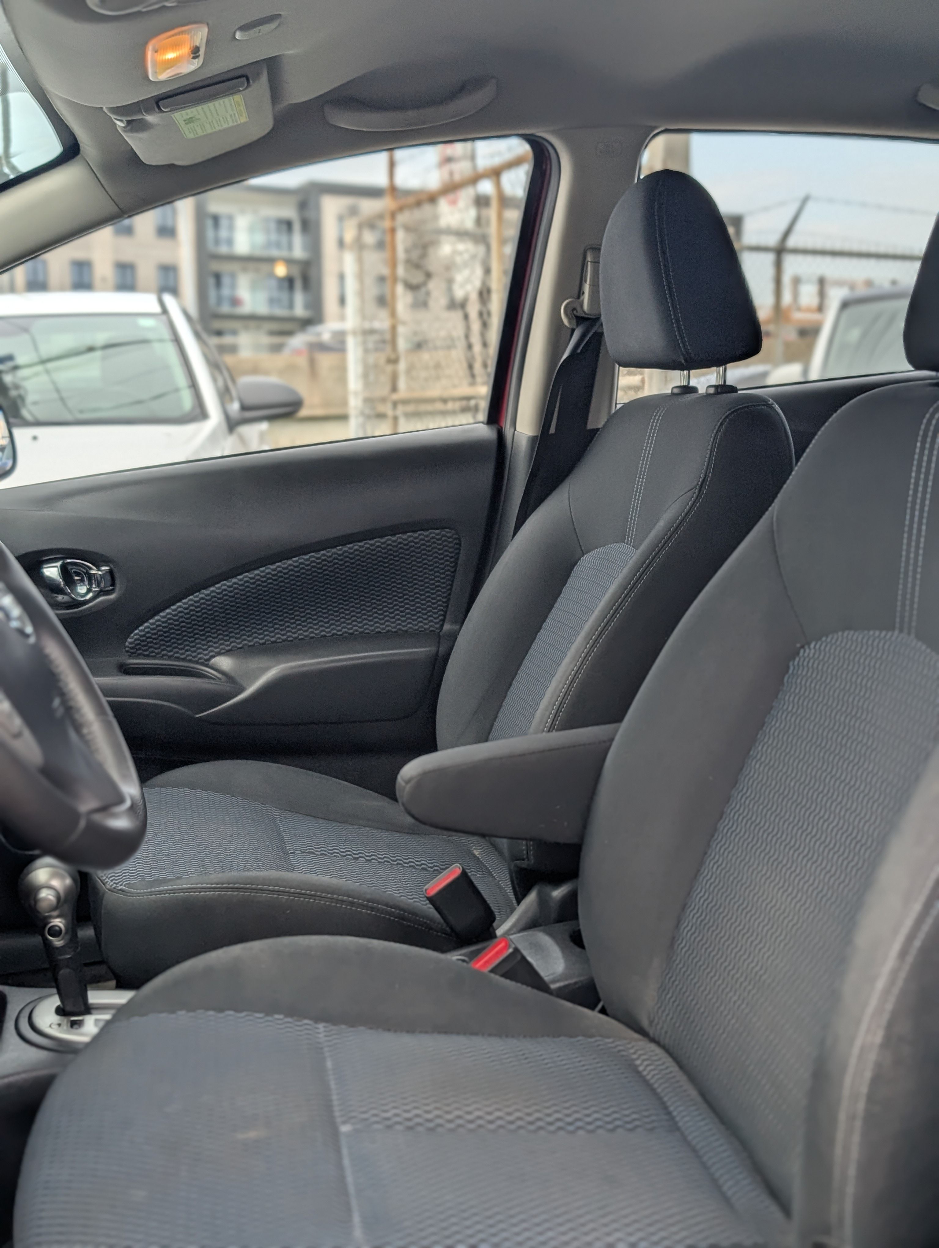 Nissan versa hatchback 2014 - Image 8