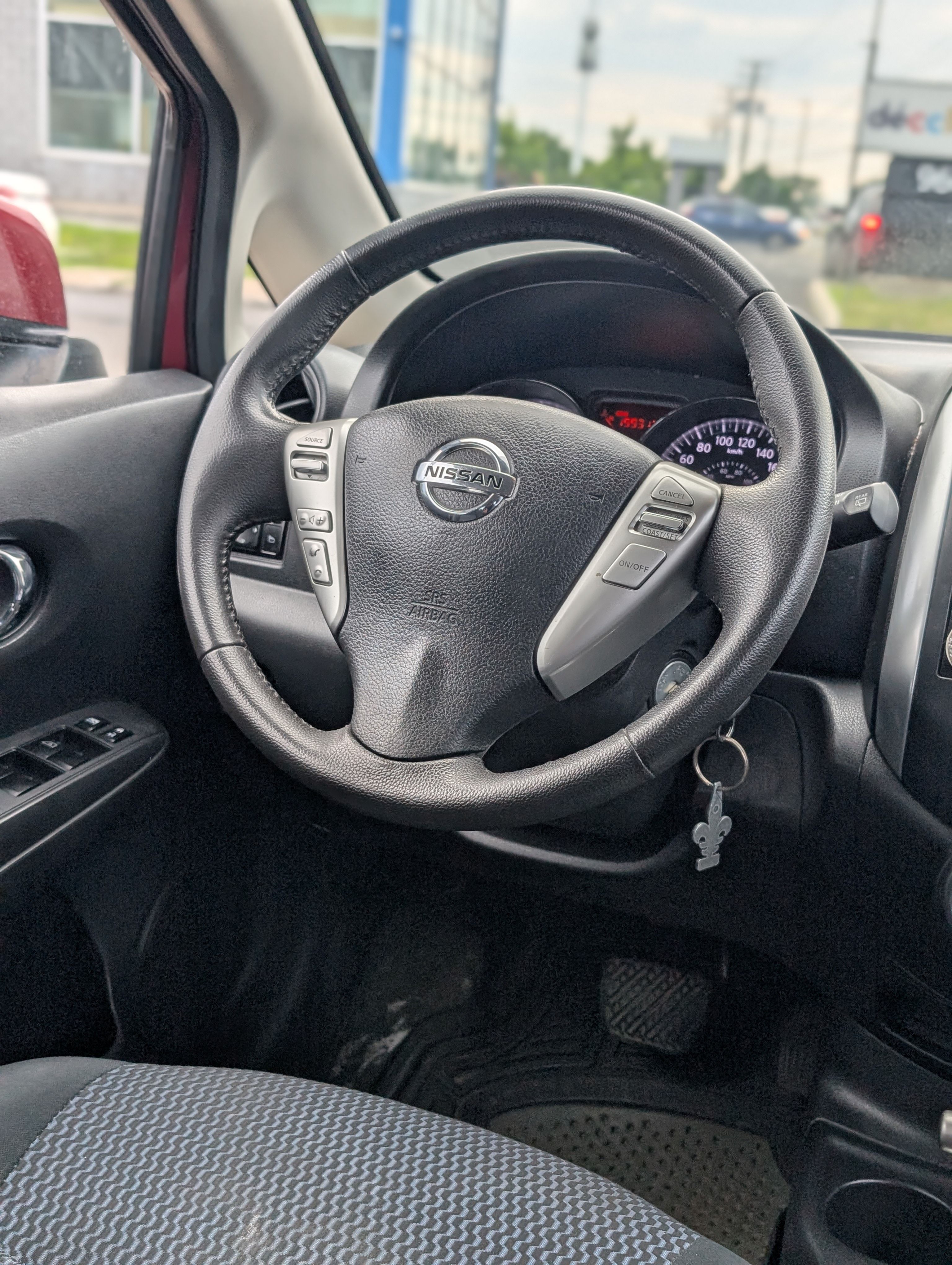 Nissan versa hatchback 2014 - Image 10
