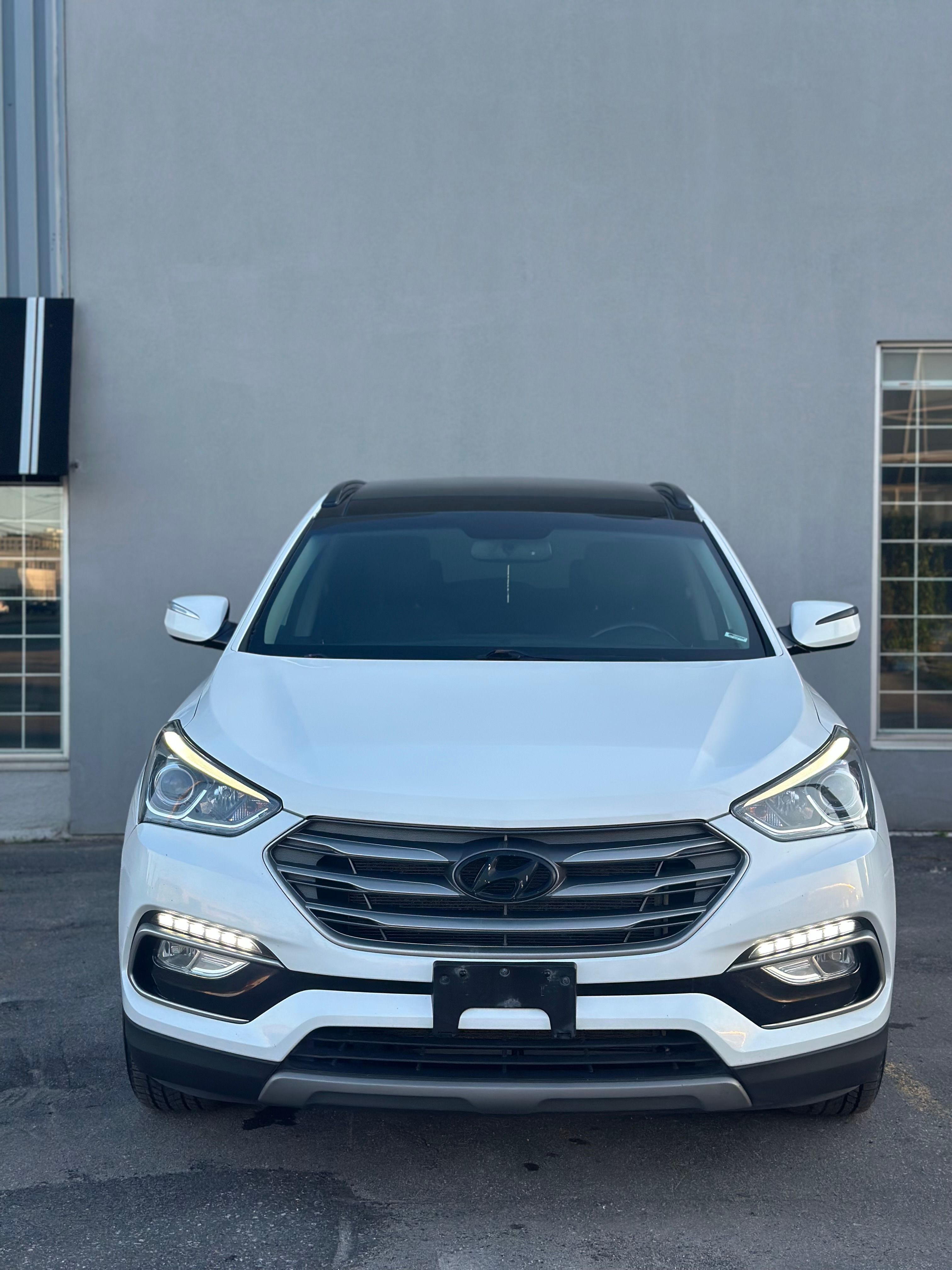 Hyundai Santa Fe 2018 - Image 2