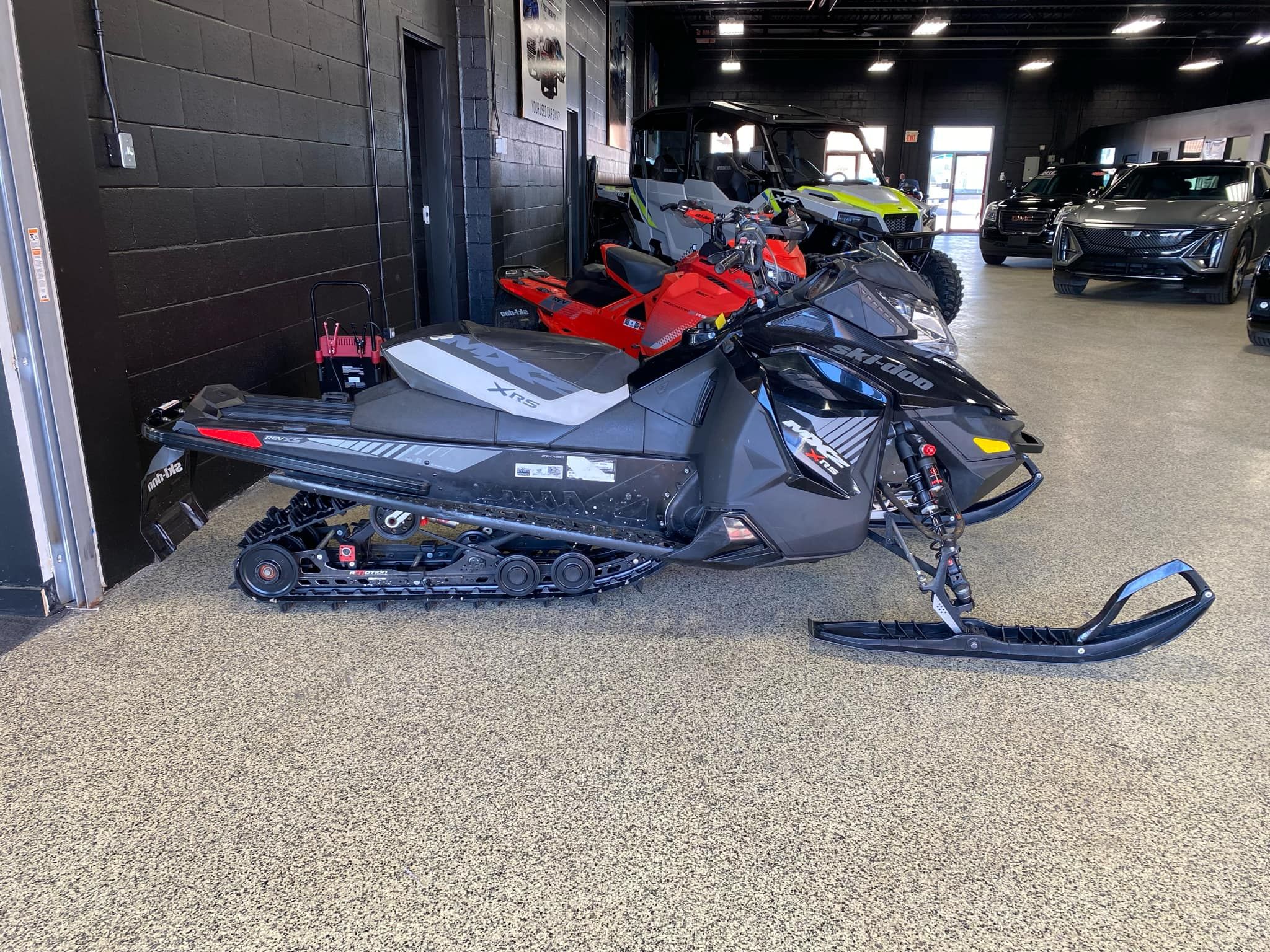 SKI-DOO Summit 600 X (REV) R 2017 - Image 3