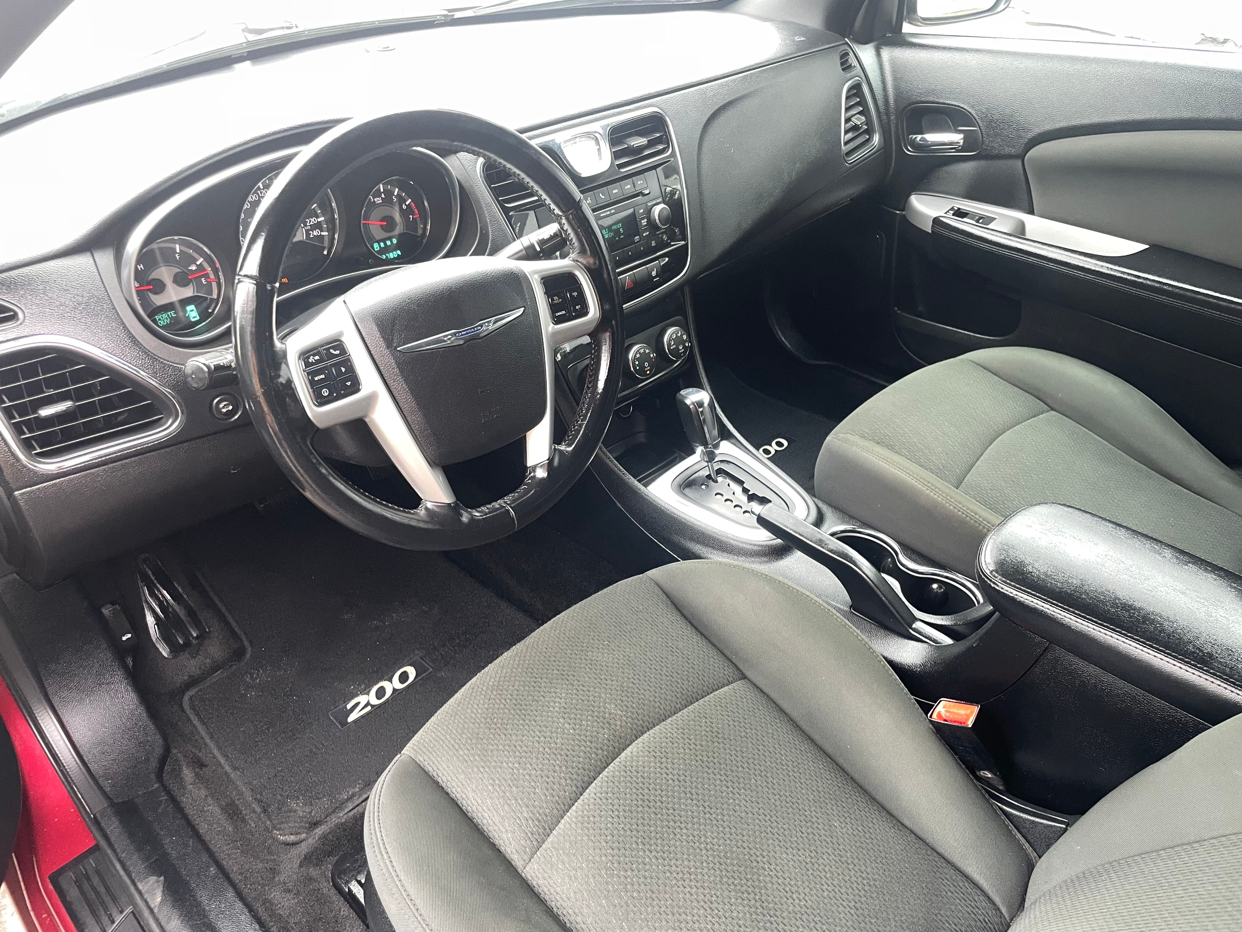 Chrysler 200 2011 - Image 10