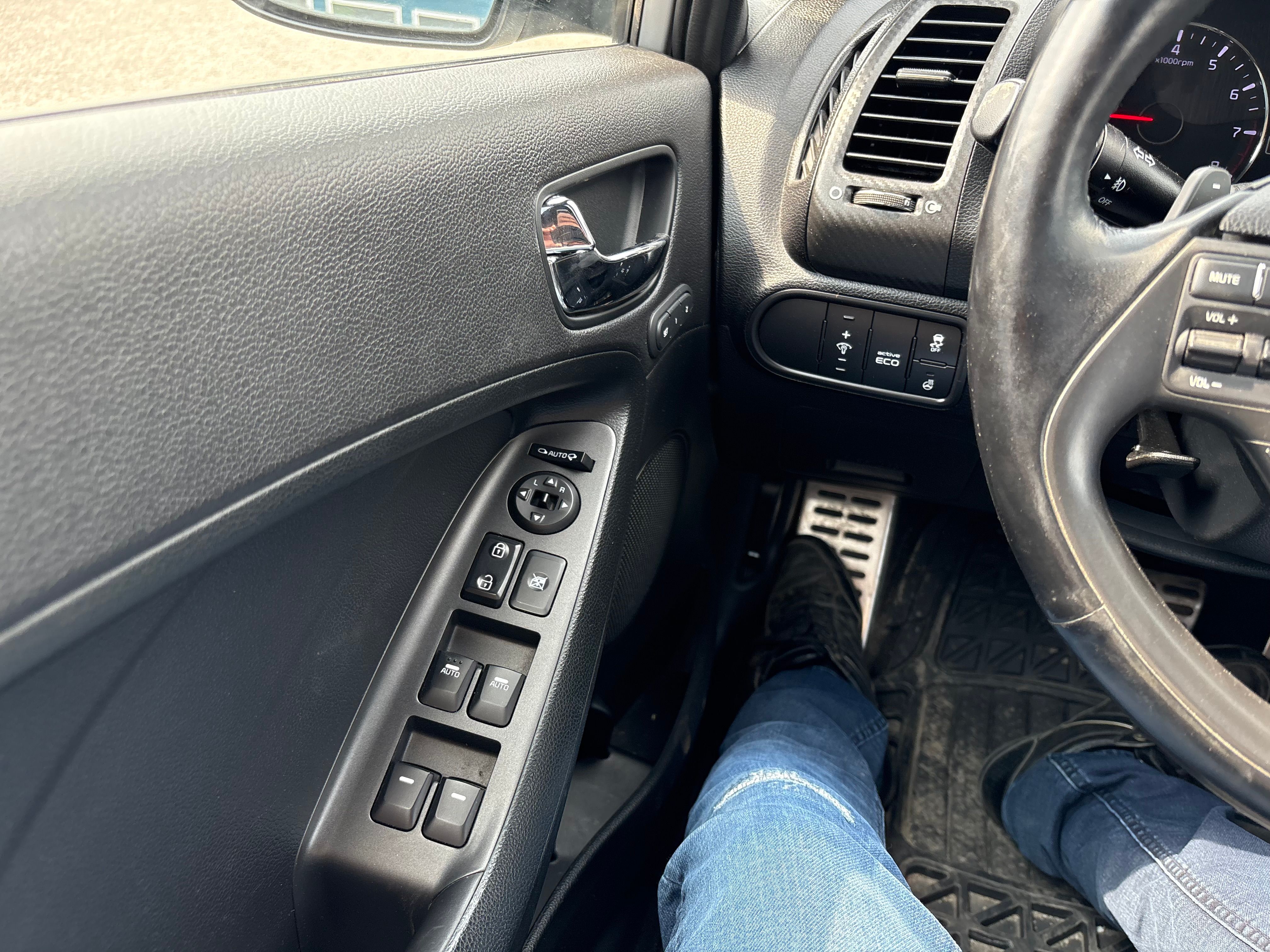 Kia Forte 5-Door 2016 - Image 16