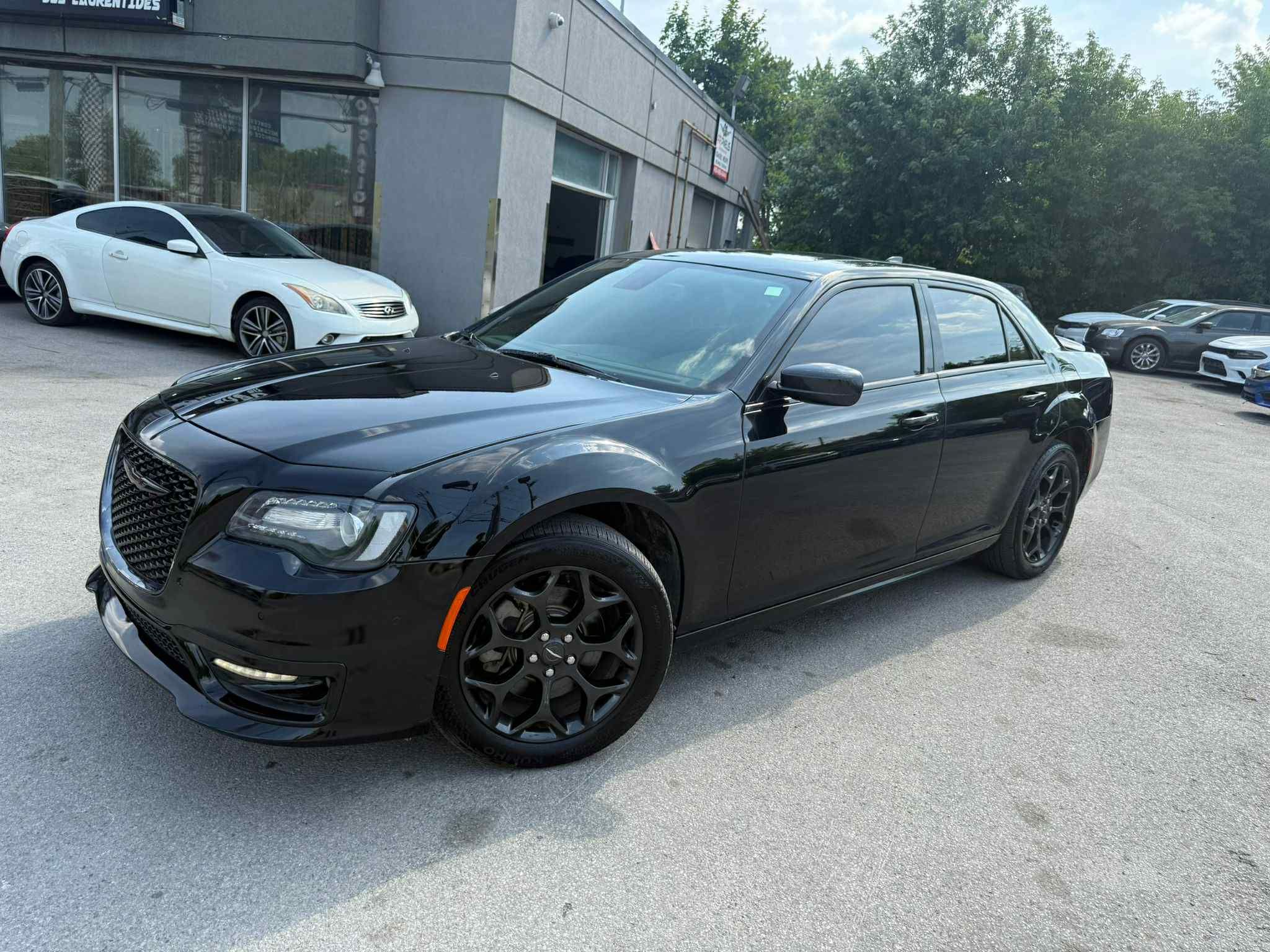 Chrysler 300 2021 - Image 1