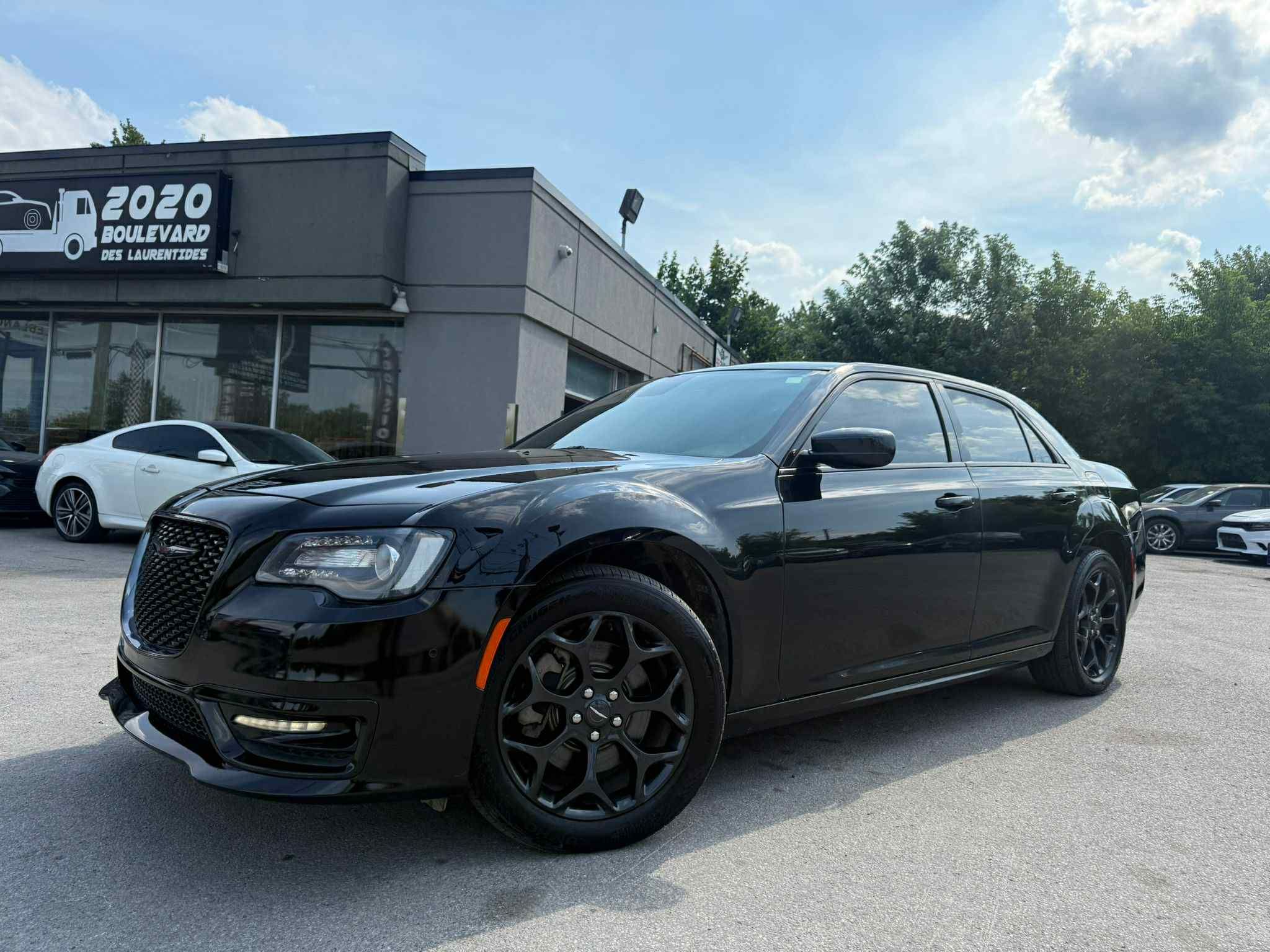 Chrysler 300 2021 - Image 2