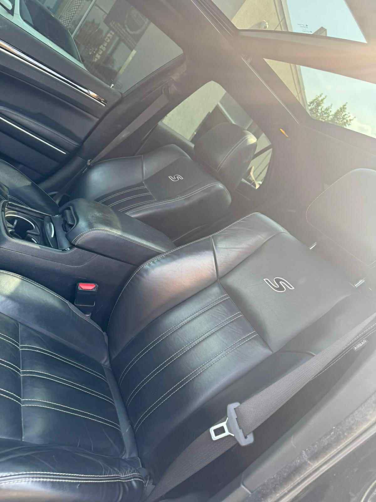 Chrysler 300 2021 - Image 11