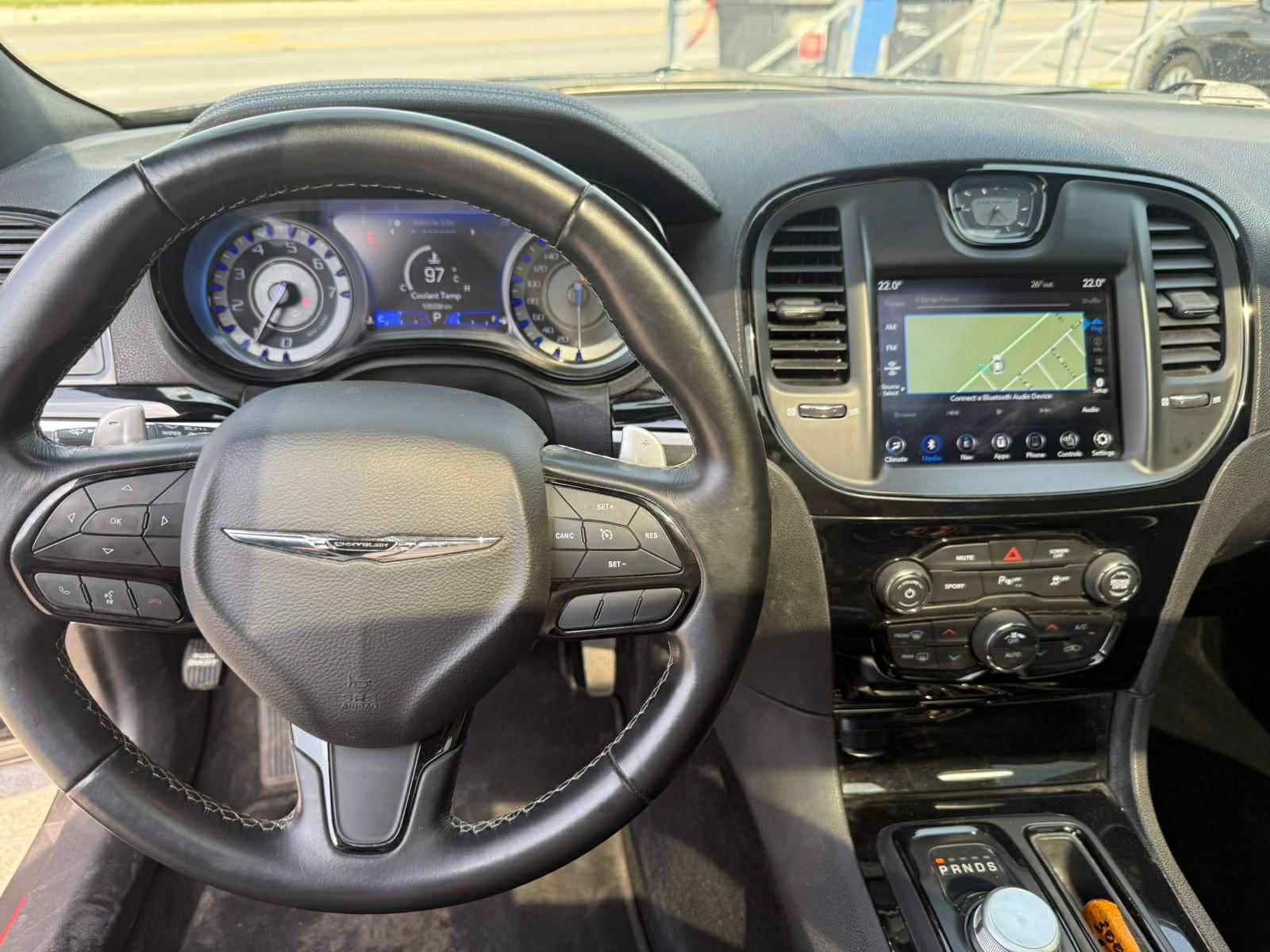 Chrysler 300 2021 - Image 13