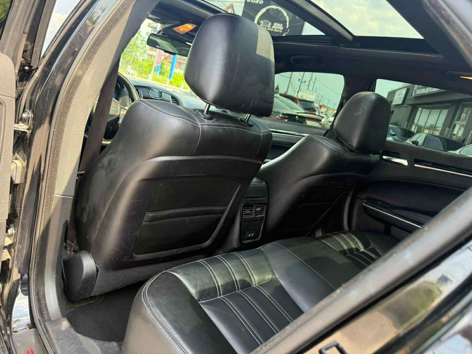Chrysler 300 2021 - Image 14