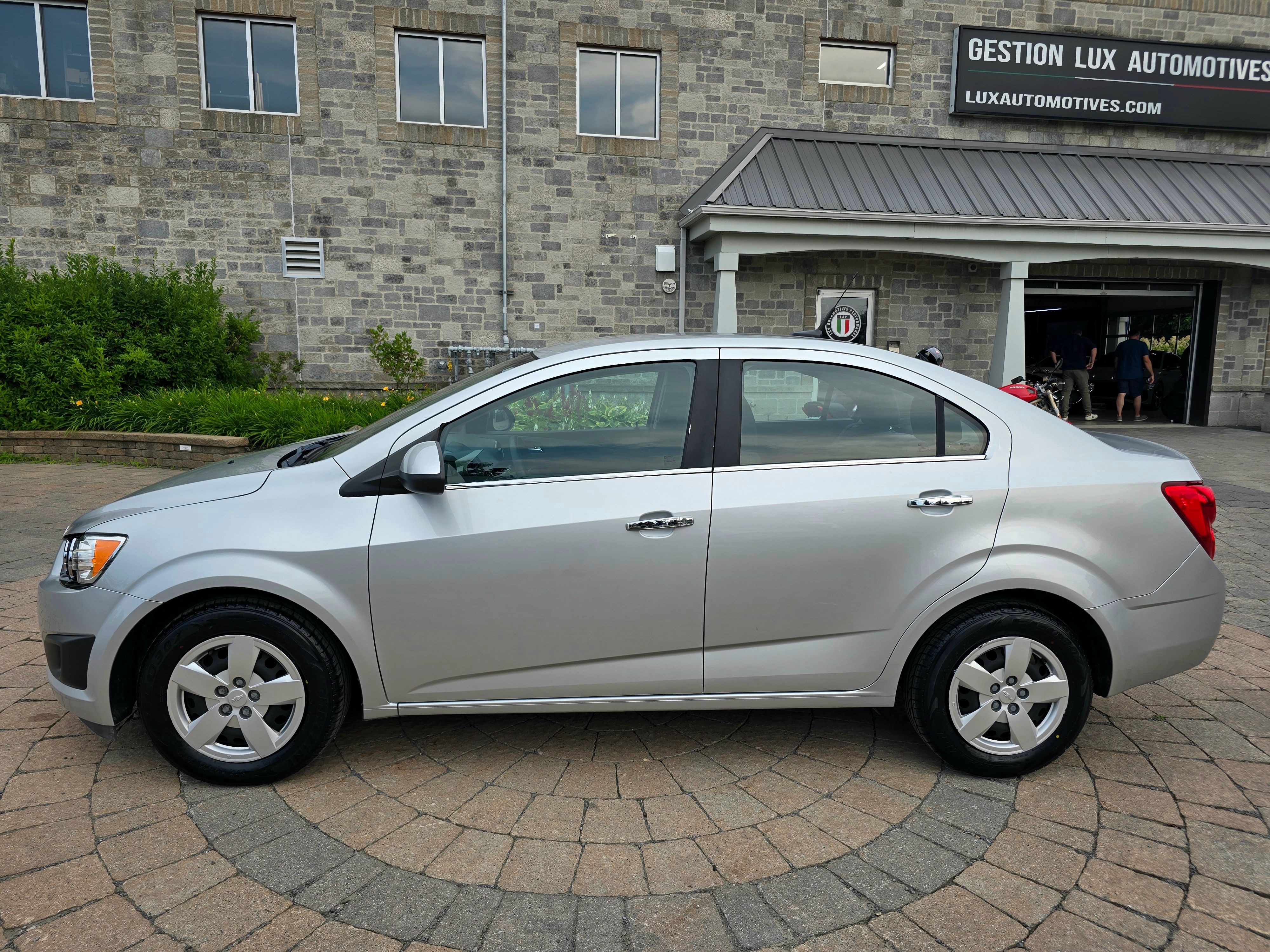 Chevrolet Sonic 2012 - Image 2
