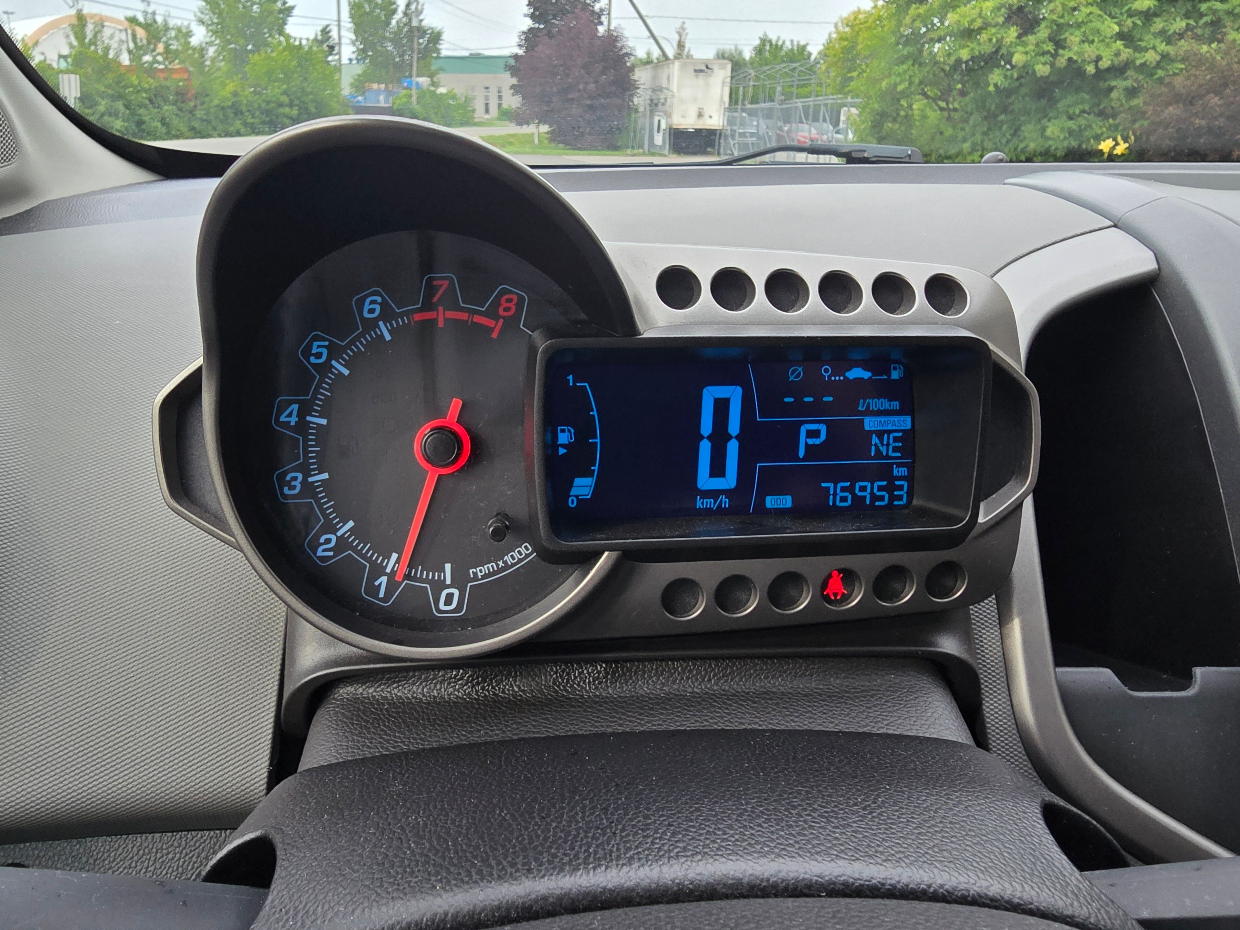 Chevrolet Sonic 2012 - Image 12