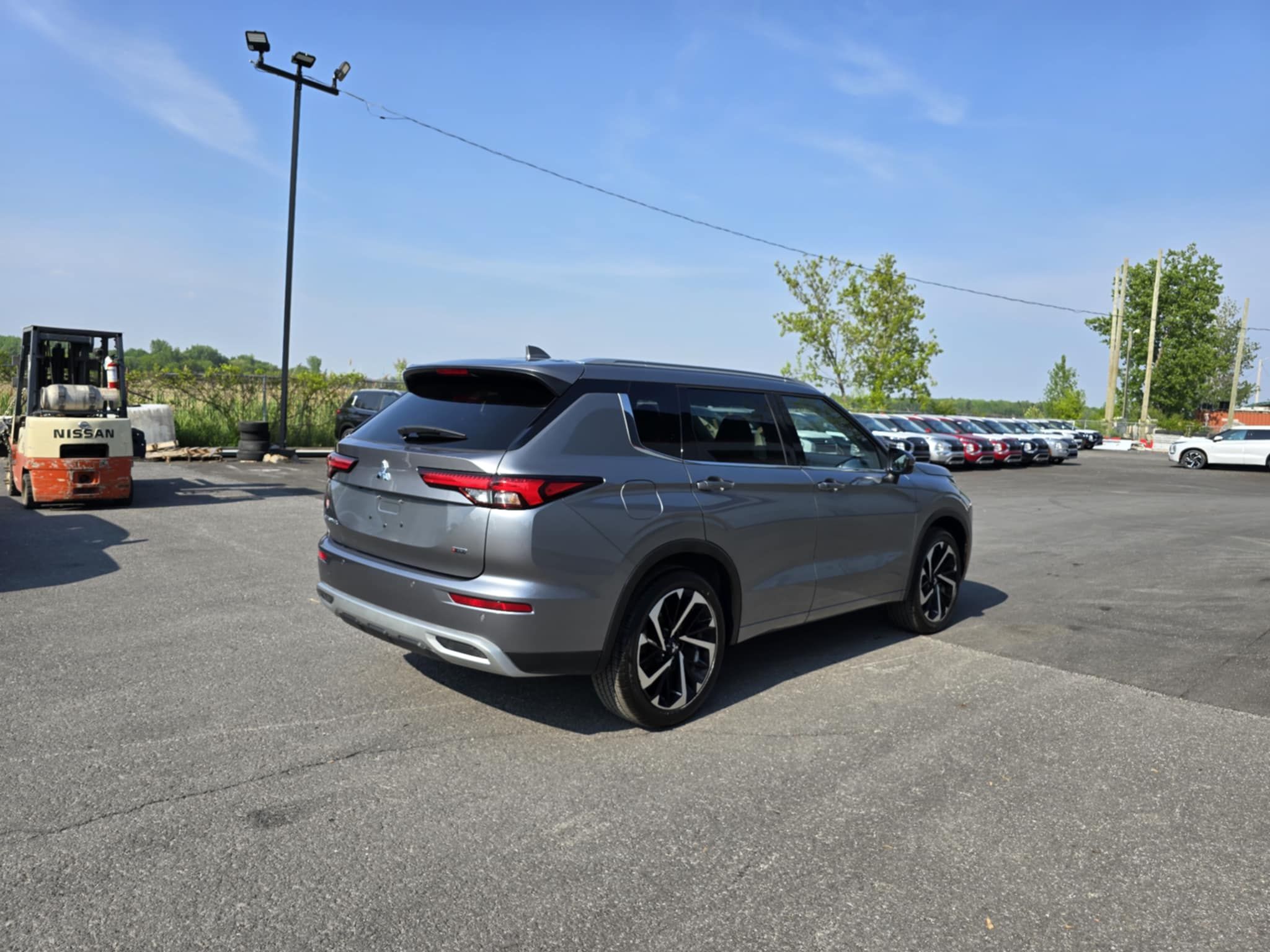 Mitsubishi Outlander 2023 - Image 3