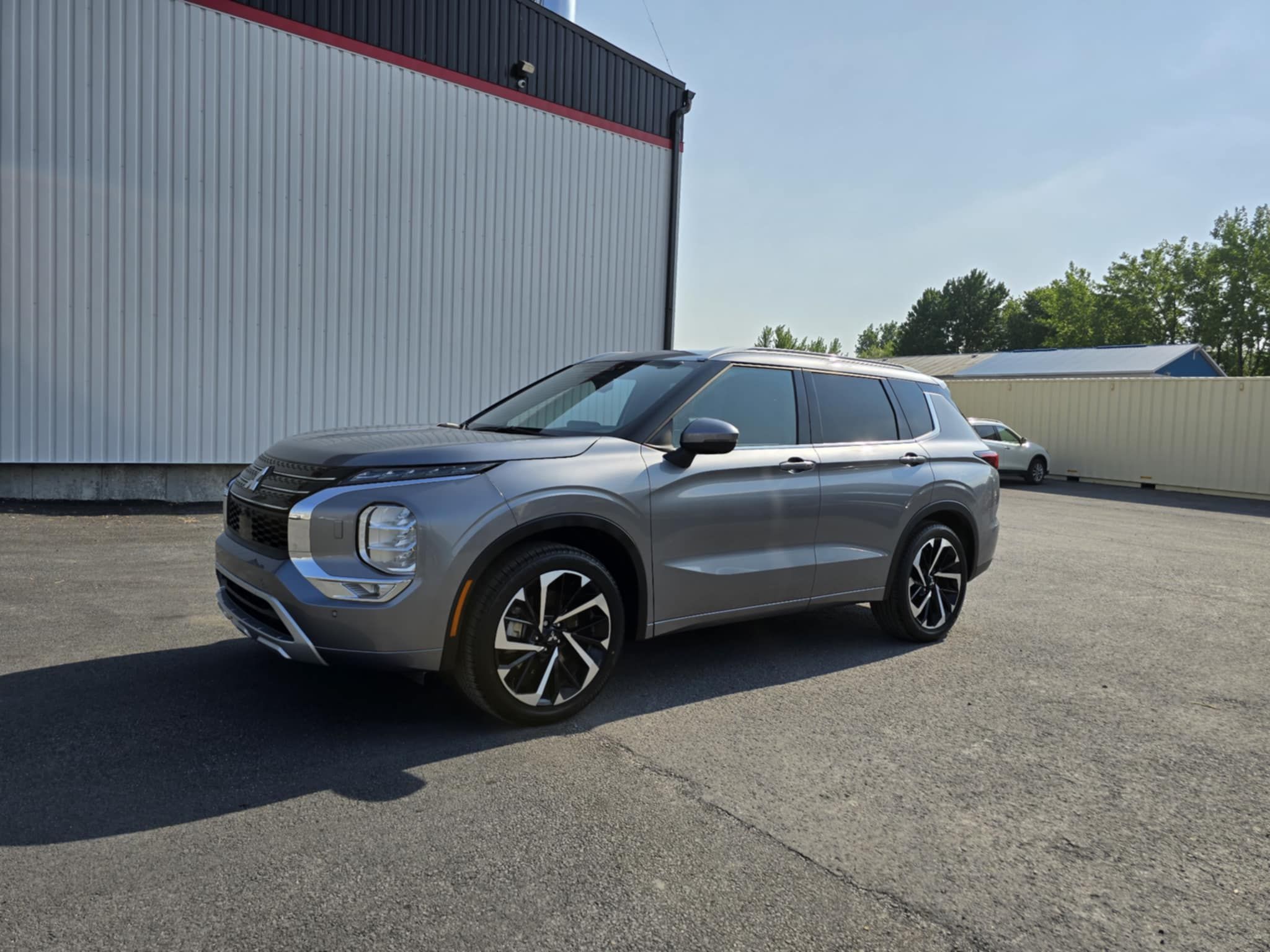 Mitsubishi Outlander 2023 - Image 1
