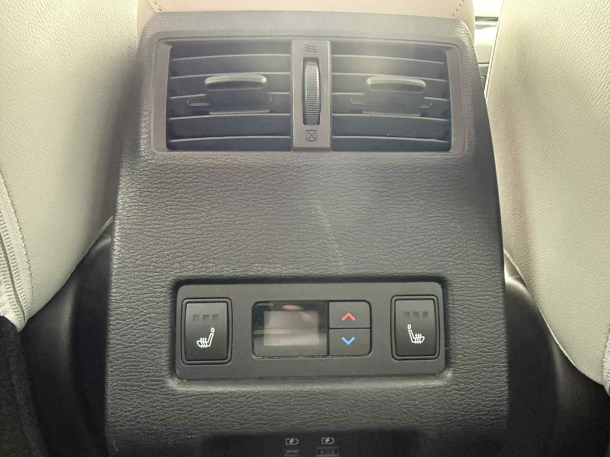 Mitsubishi Outlander PHEV 2023 - Image 6