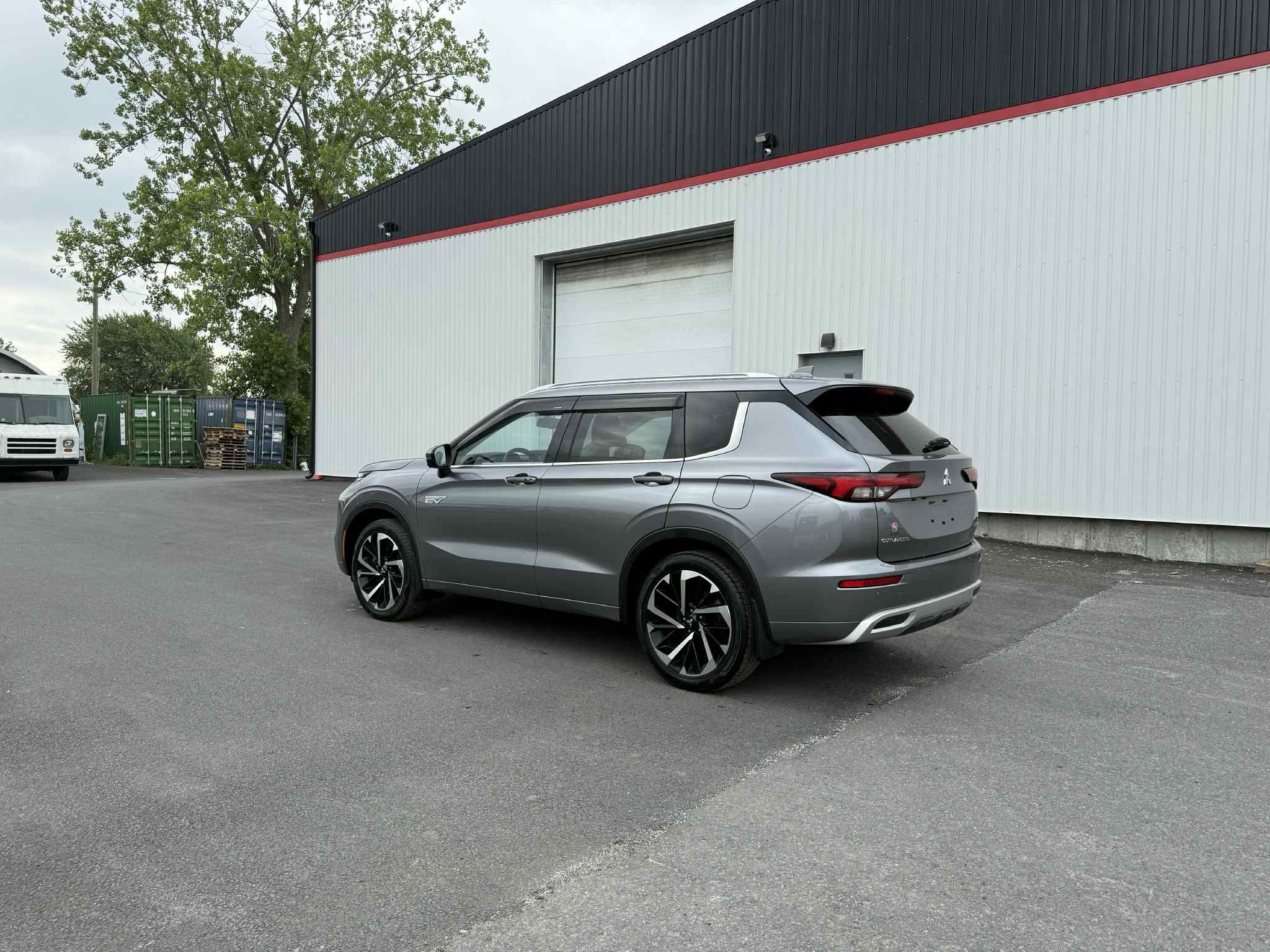 Mitsubishi Outlander PHEV 2023 - Image 3