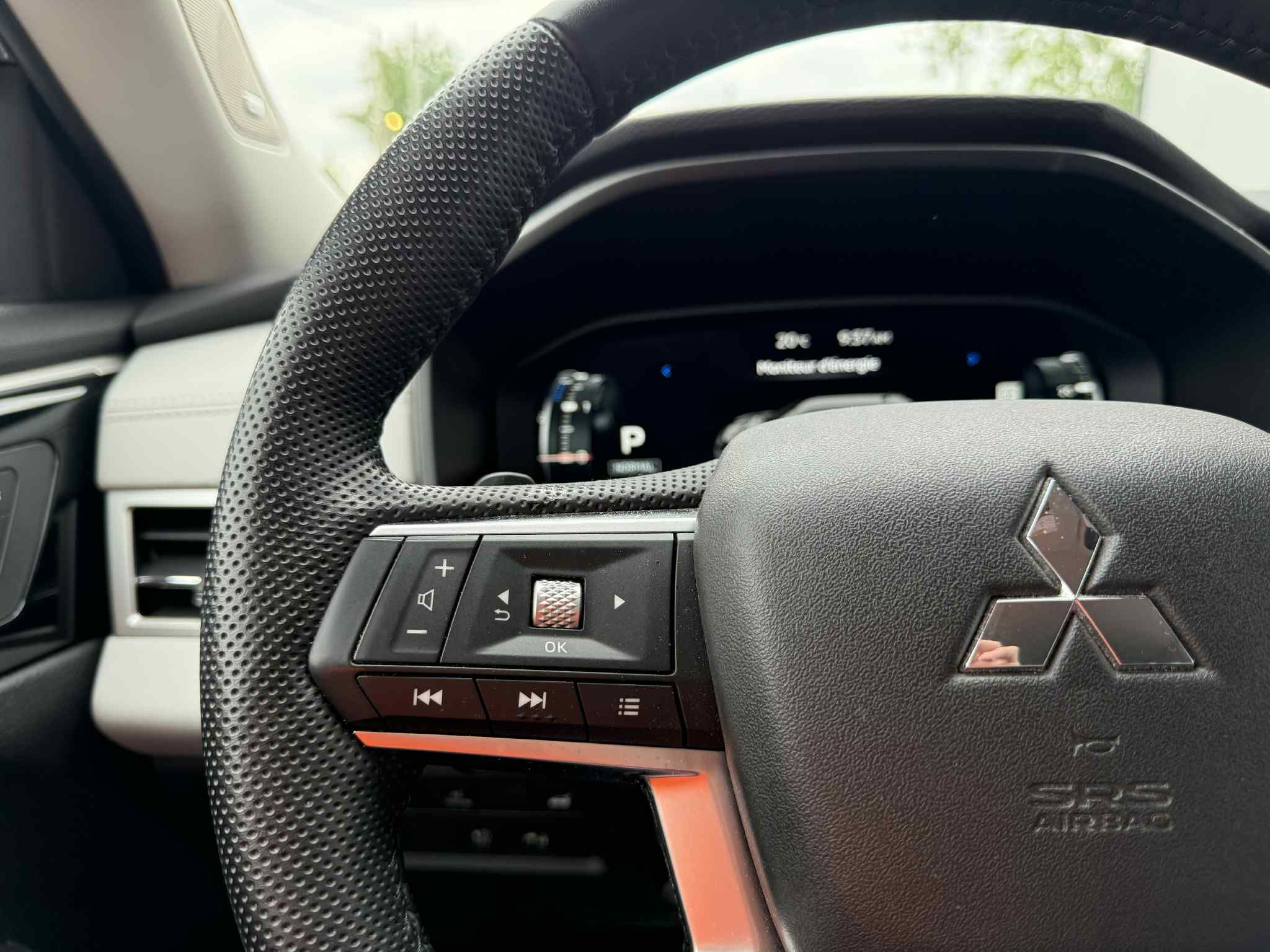 Mitsubishi Outlander PHEV 2023 - Image 10