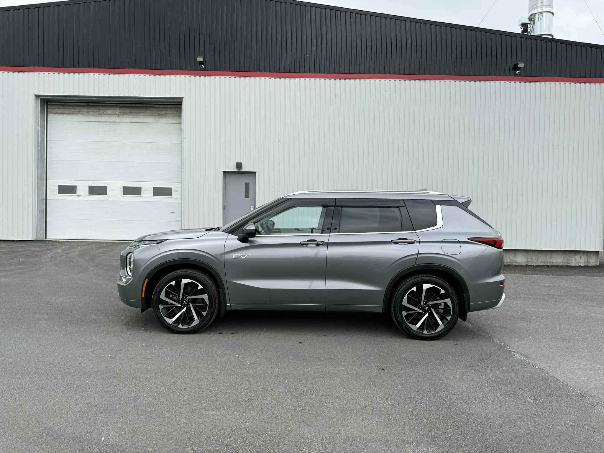 Mitsubishi Outlander PHEV 2023 - Image 12