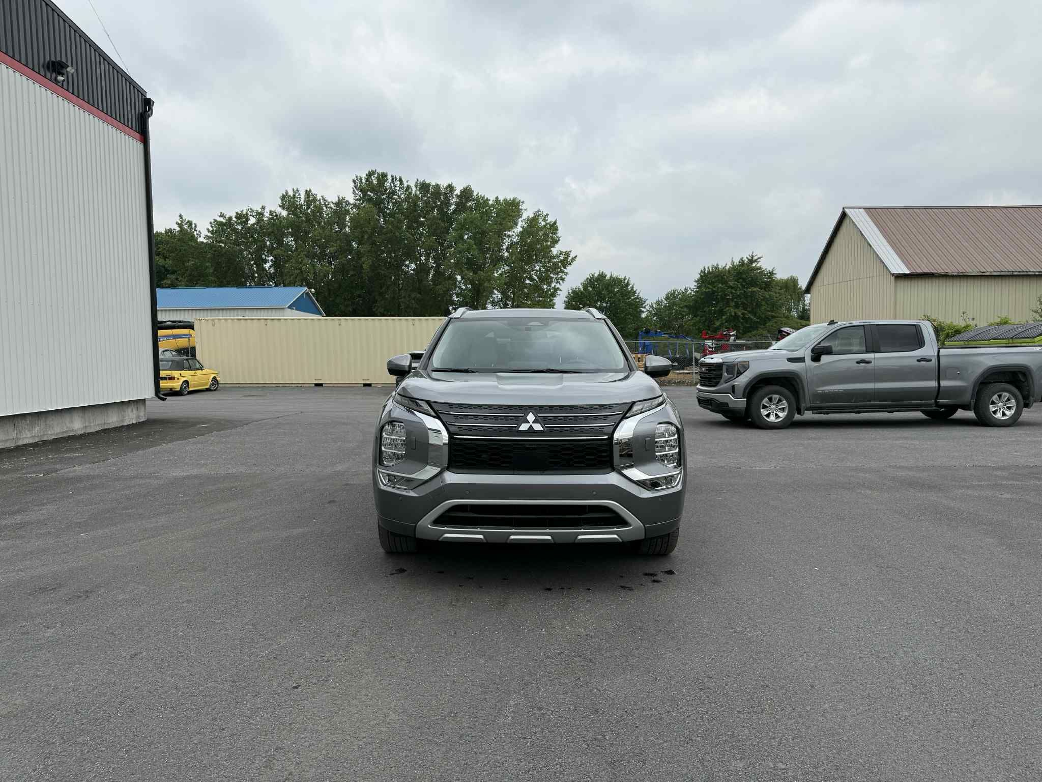 Mitsubishi Outlander PHEV 2023 - Image 14