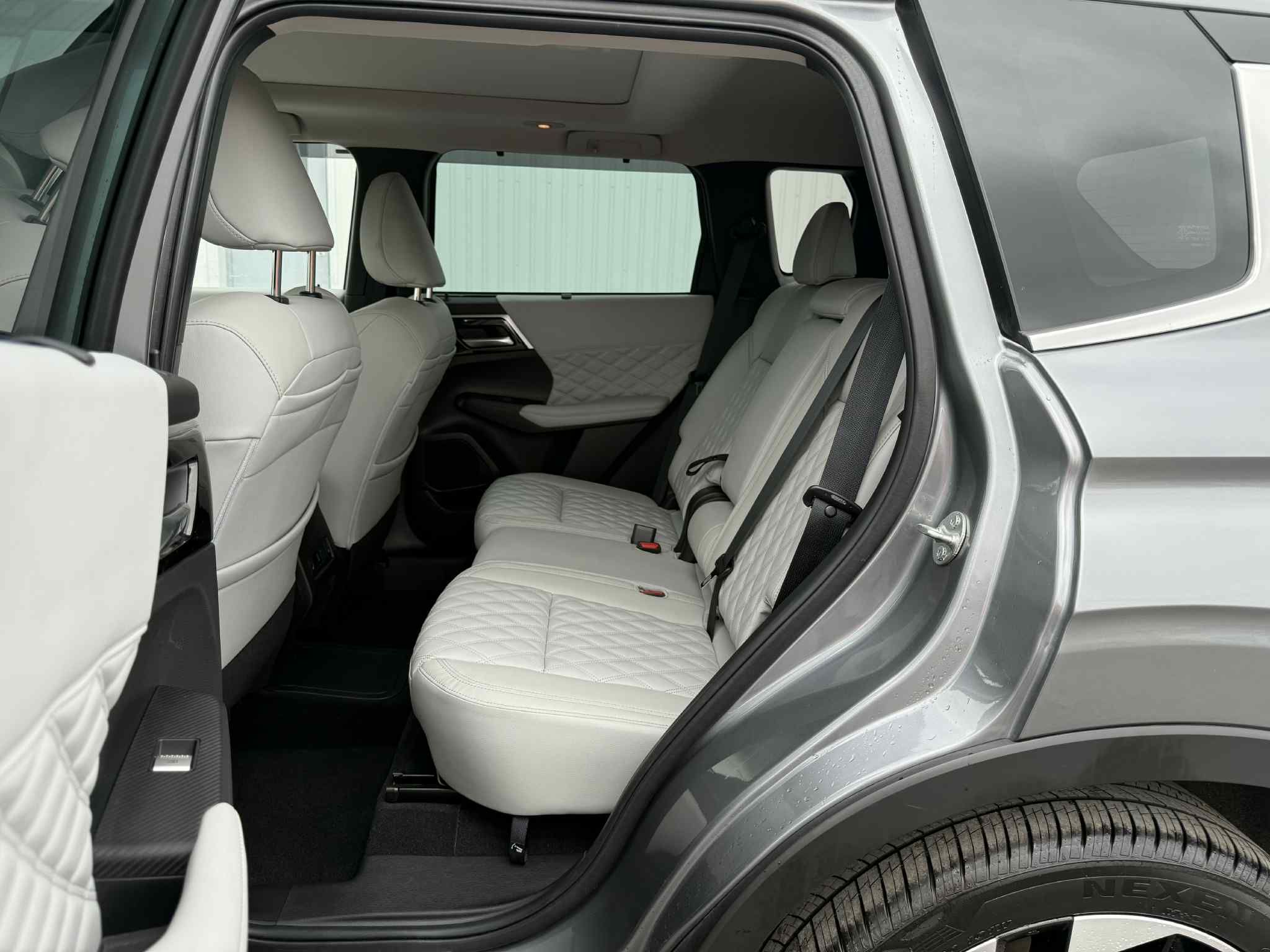 Mitsubishi Outlander PHEV 2023 - Image 15