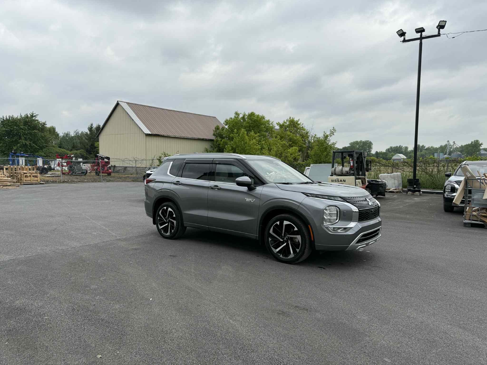 Mitsubishi Outlander PHEV 2023 - Image 2