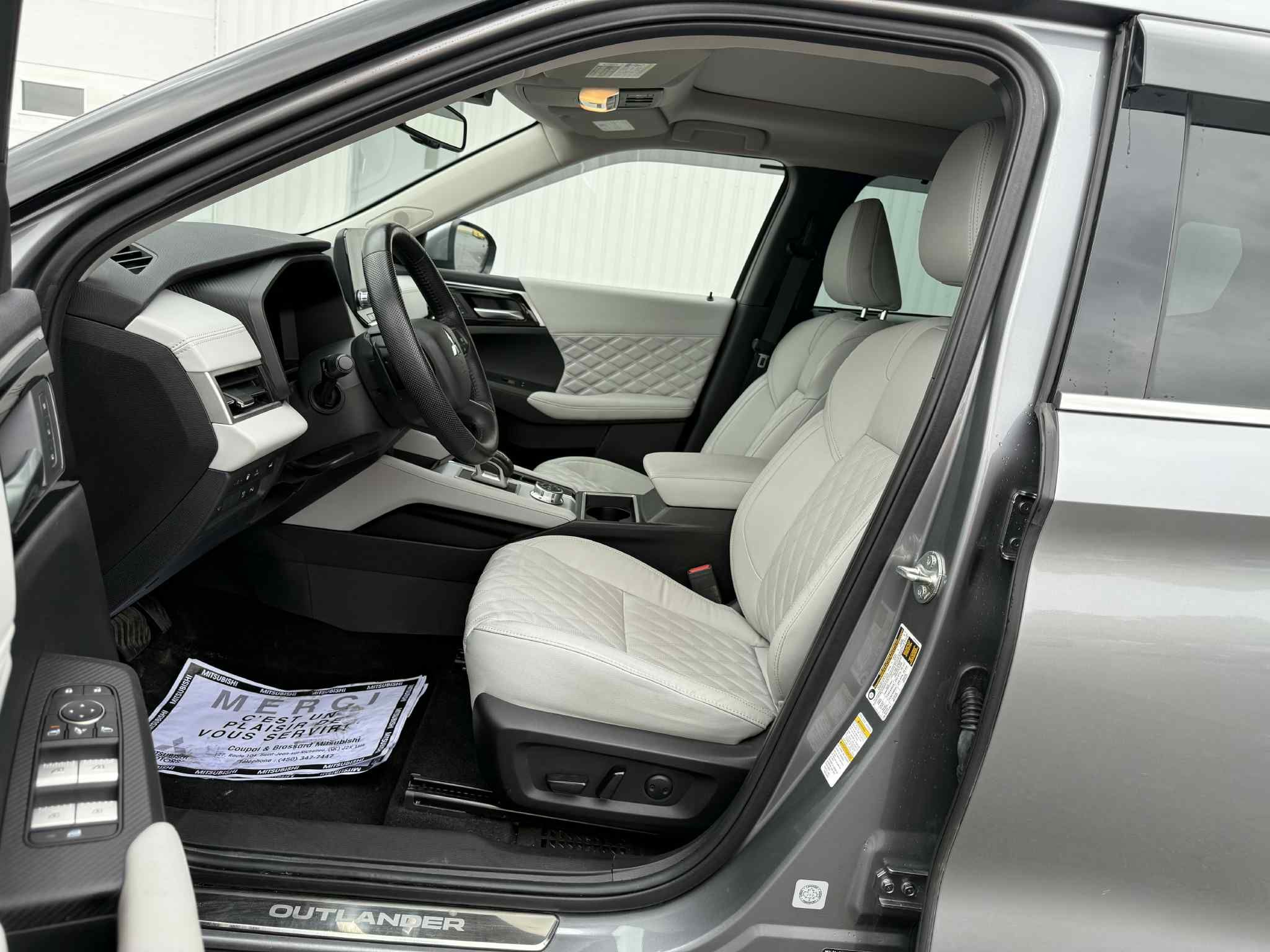 Mitsubishi Outlander PHEV 2023 - Image 16