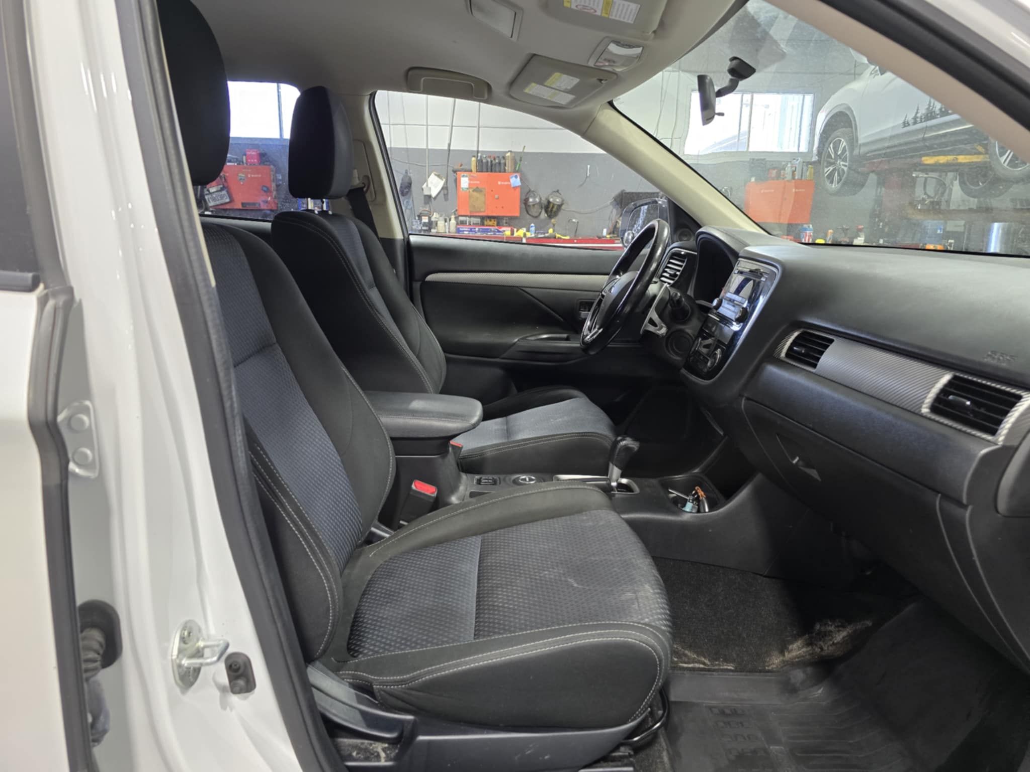 Mitsubishi Outlander 2016 - Image 15