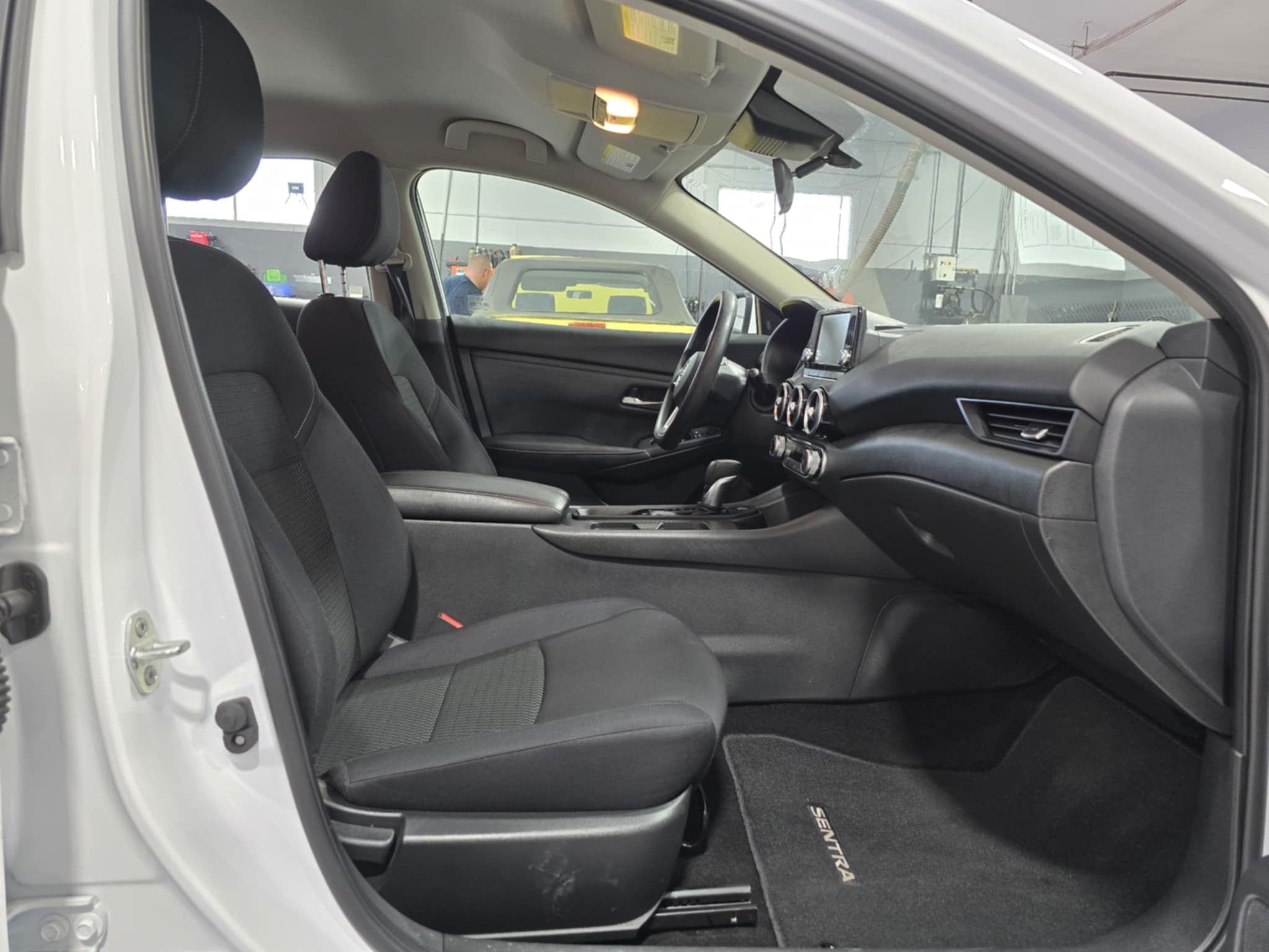 Nissan Sentra 2023 - Image 17