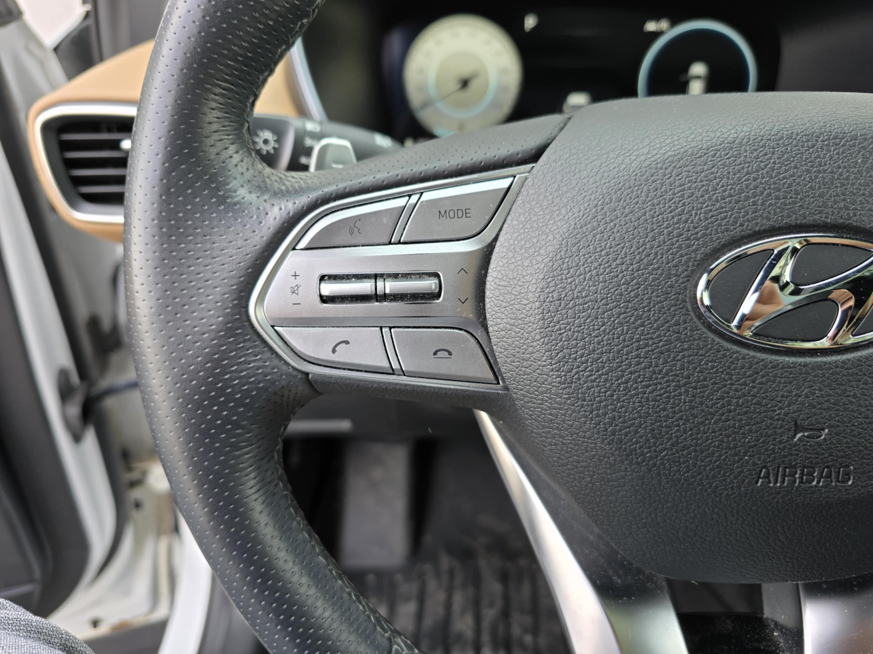 Hyundai Santa Fe 2022 - Image 16