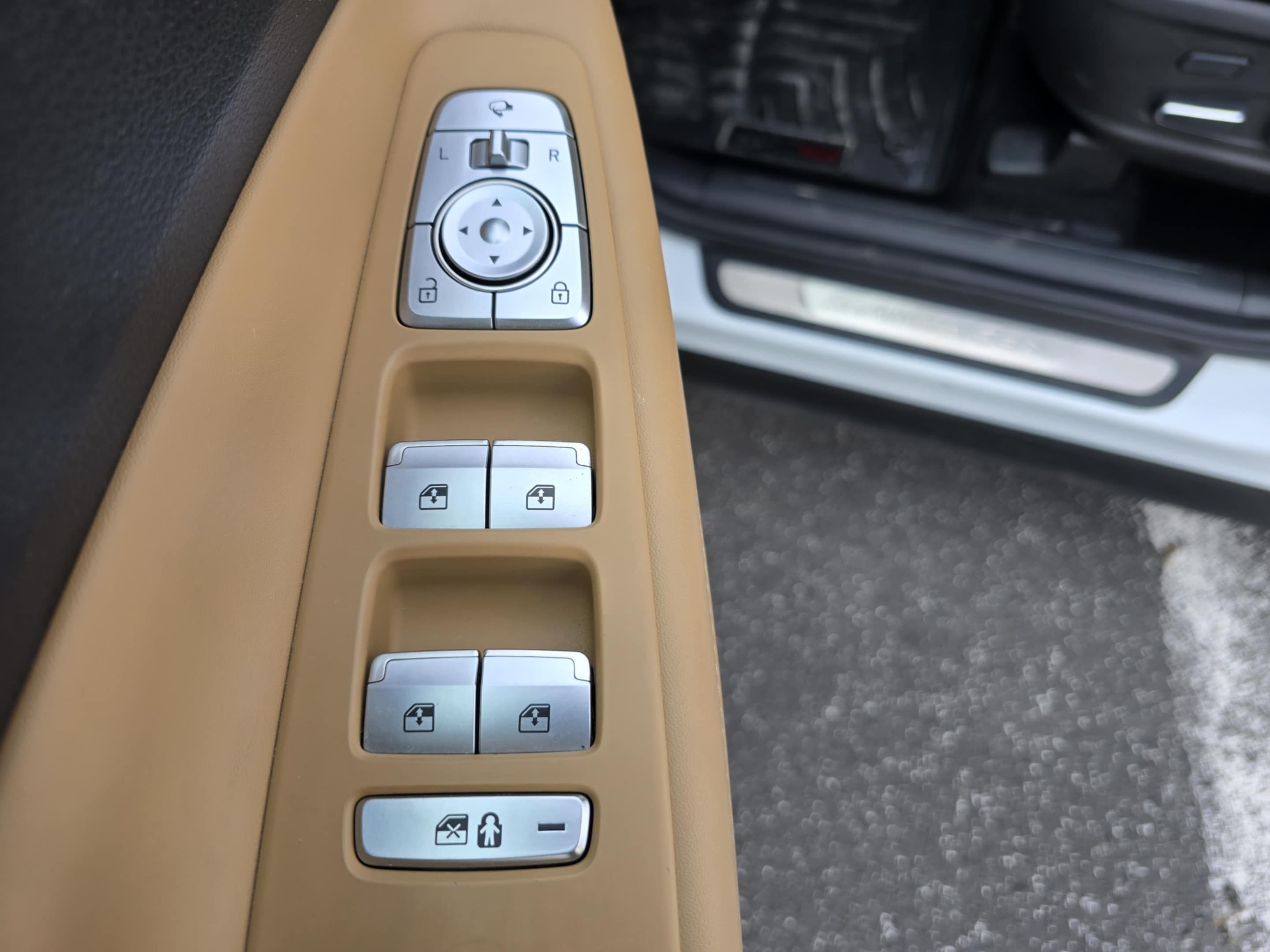 Hyundai Santa Fe 2022 - Image 9