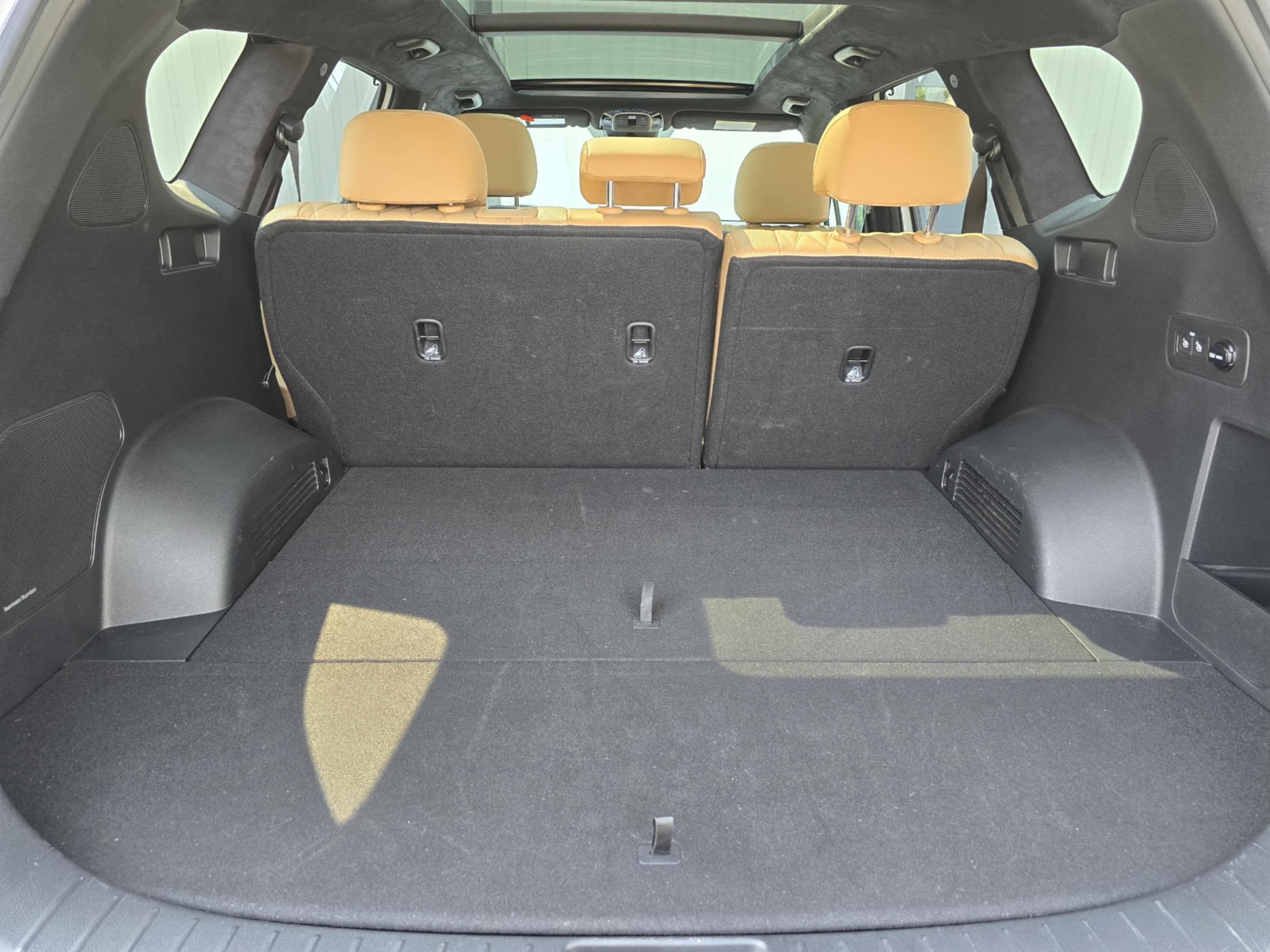 Hyundai Santa Fe 2022 - Image 30