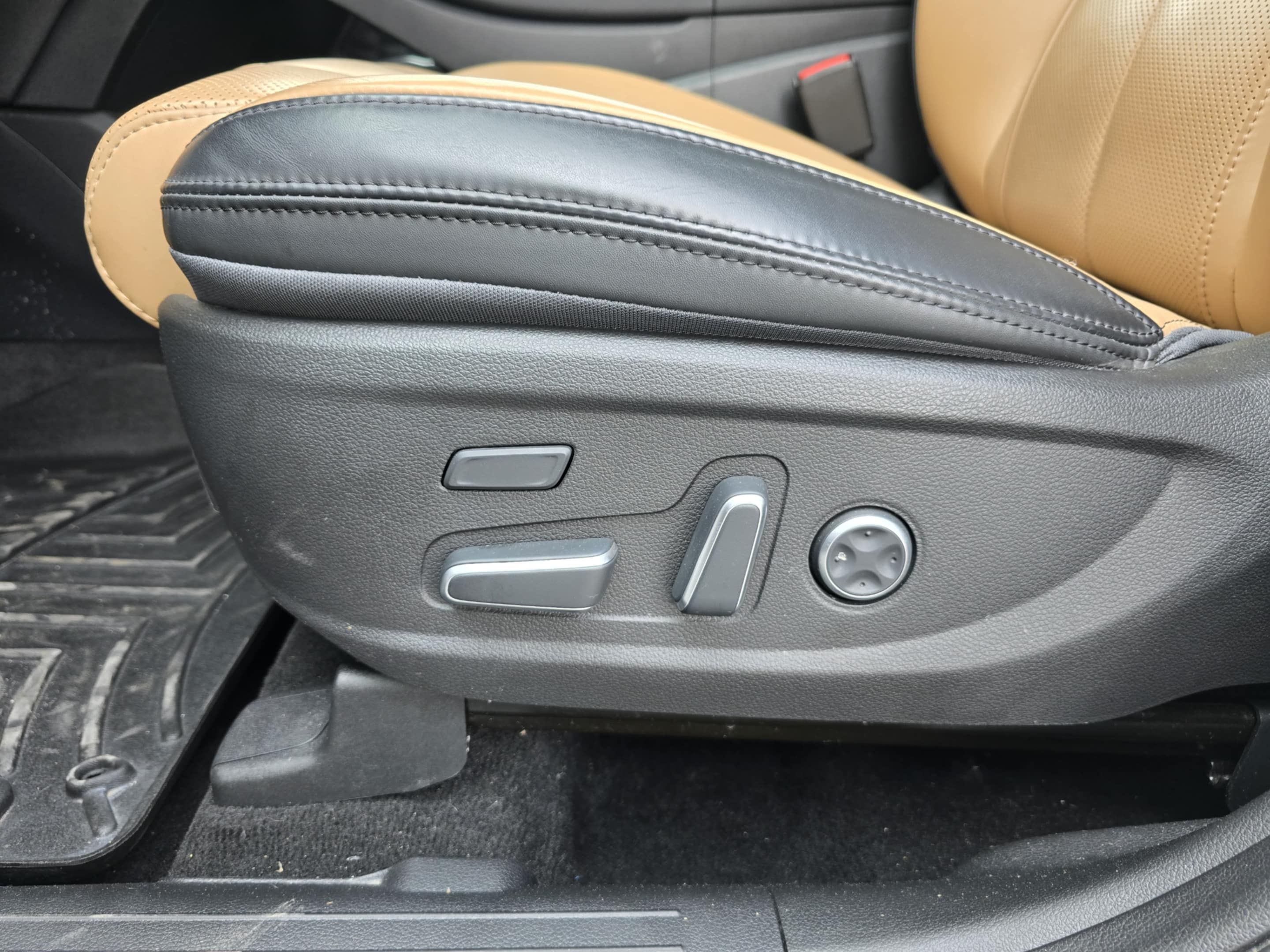 Hyundai Santa Fe 2022 - Image 11
