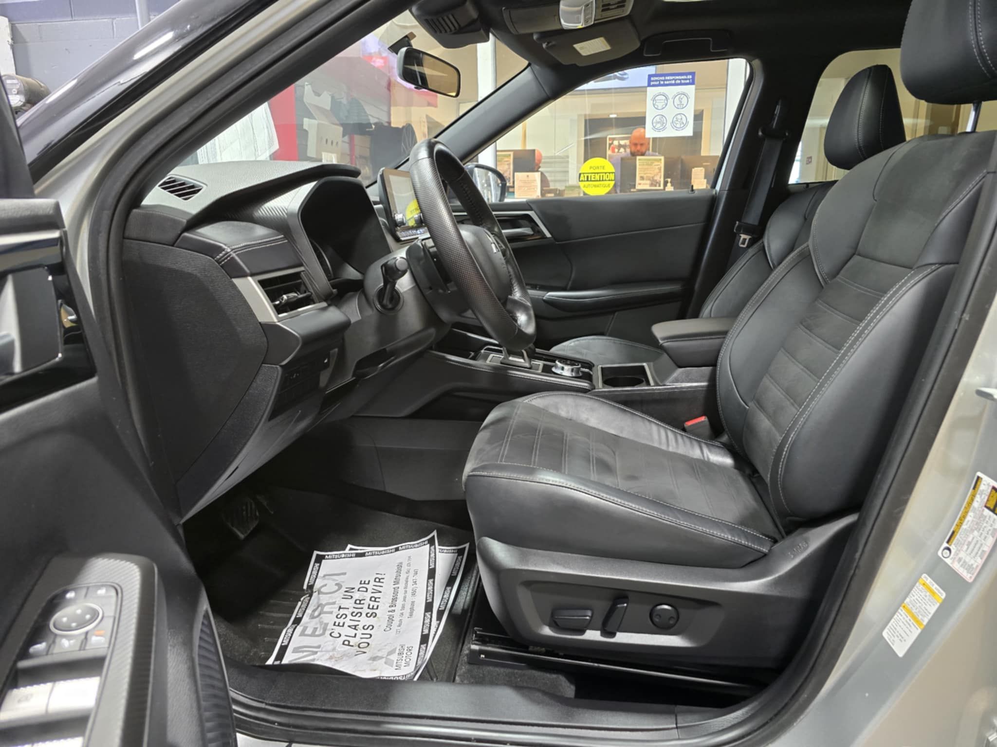 Mitsubishi Outlander 2023 - Image 6
