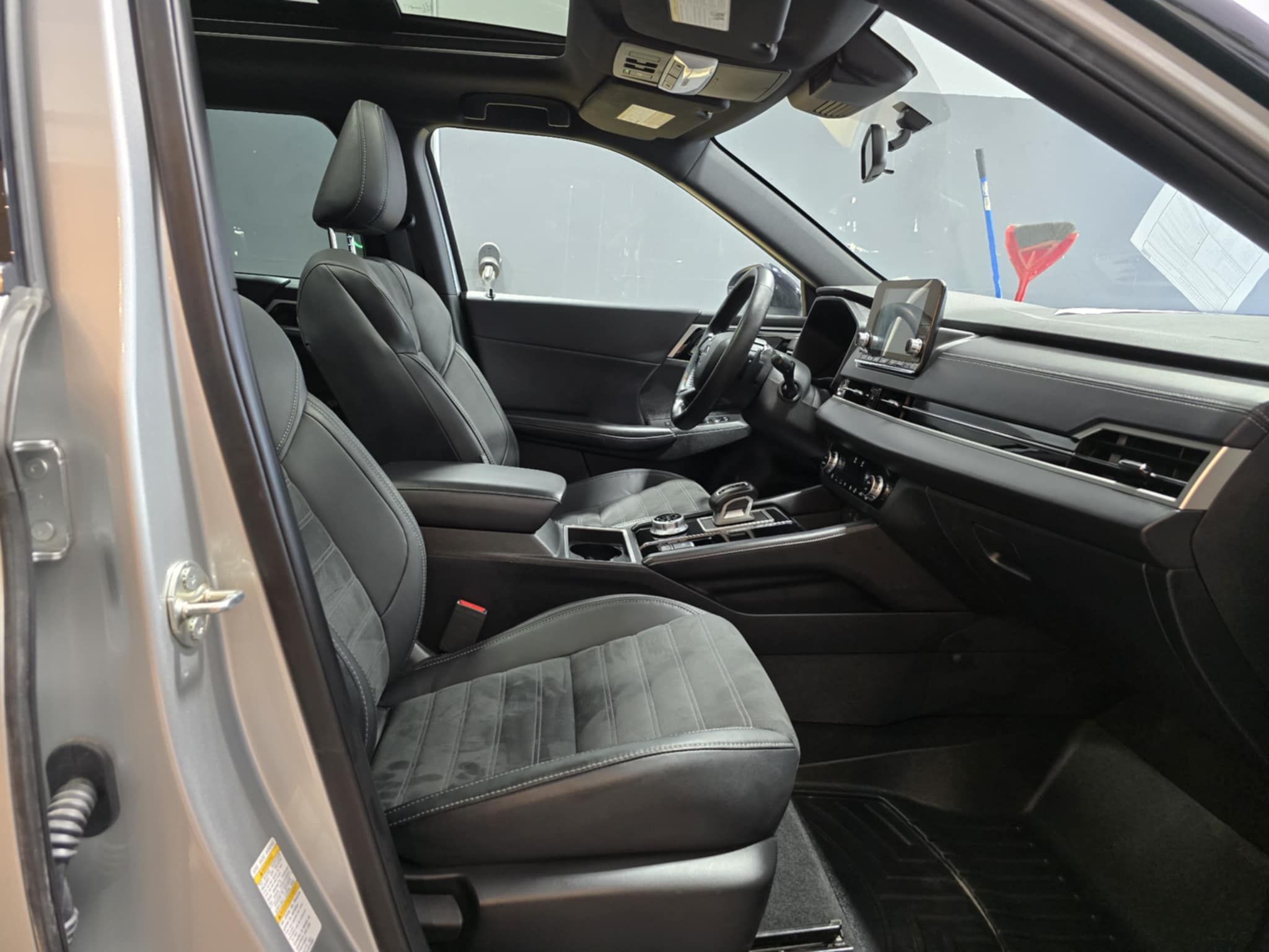Mitsubishi Outlander 2023 - Image 20