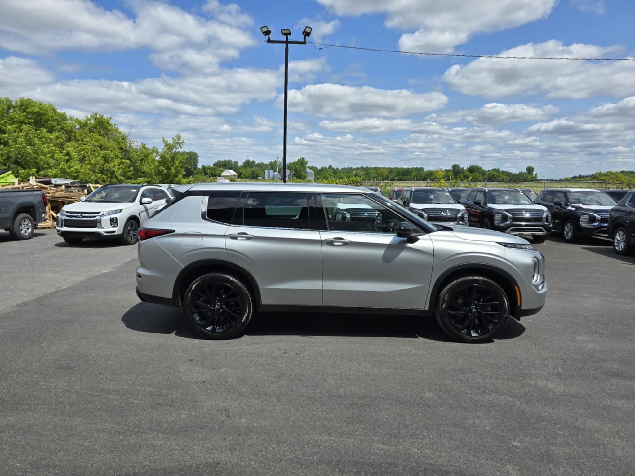 Mitsubishi Outlander 2023 - Image 24