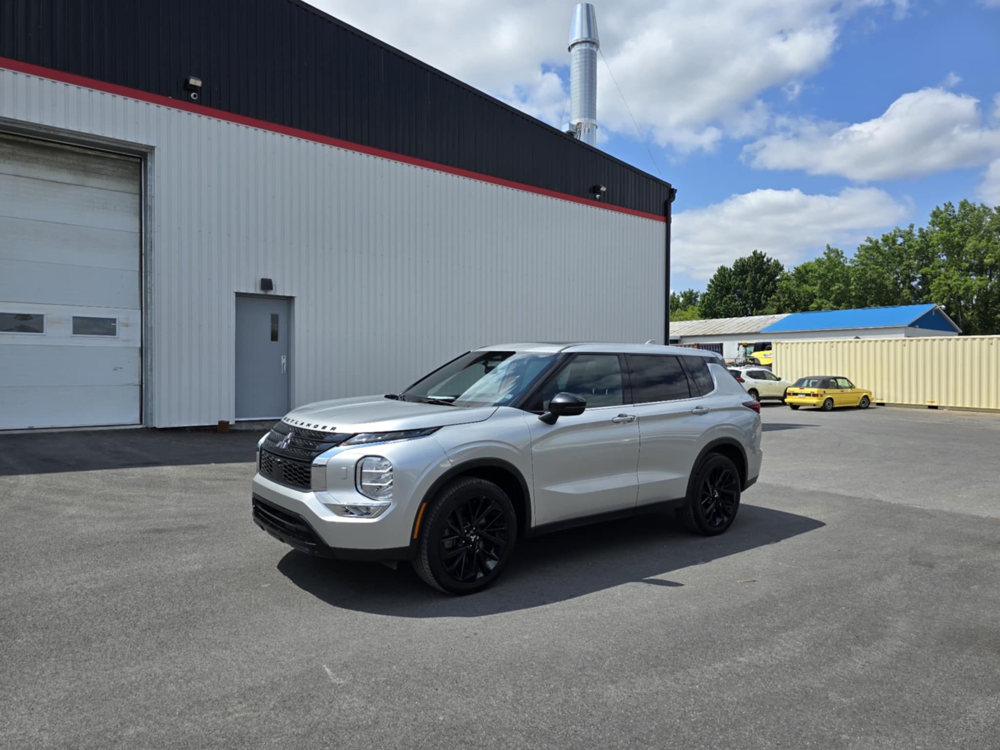 Mitsubishi Outlander 2023 - Image 1