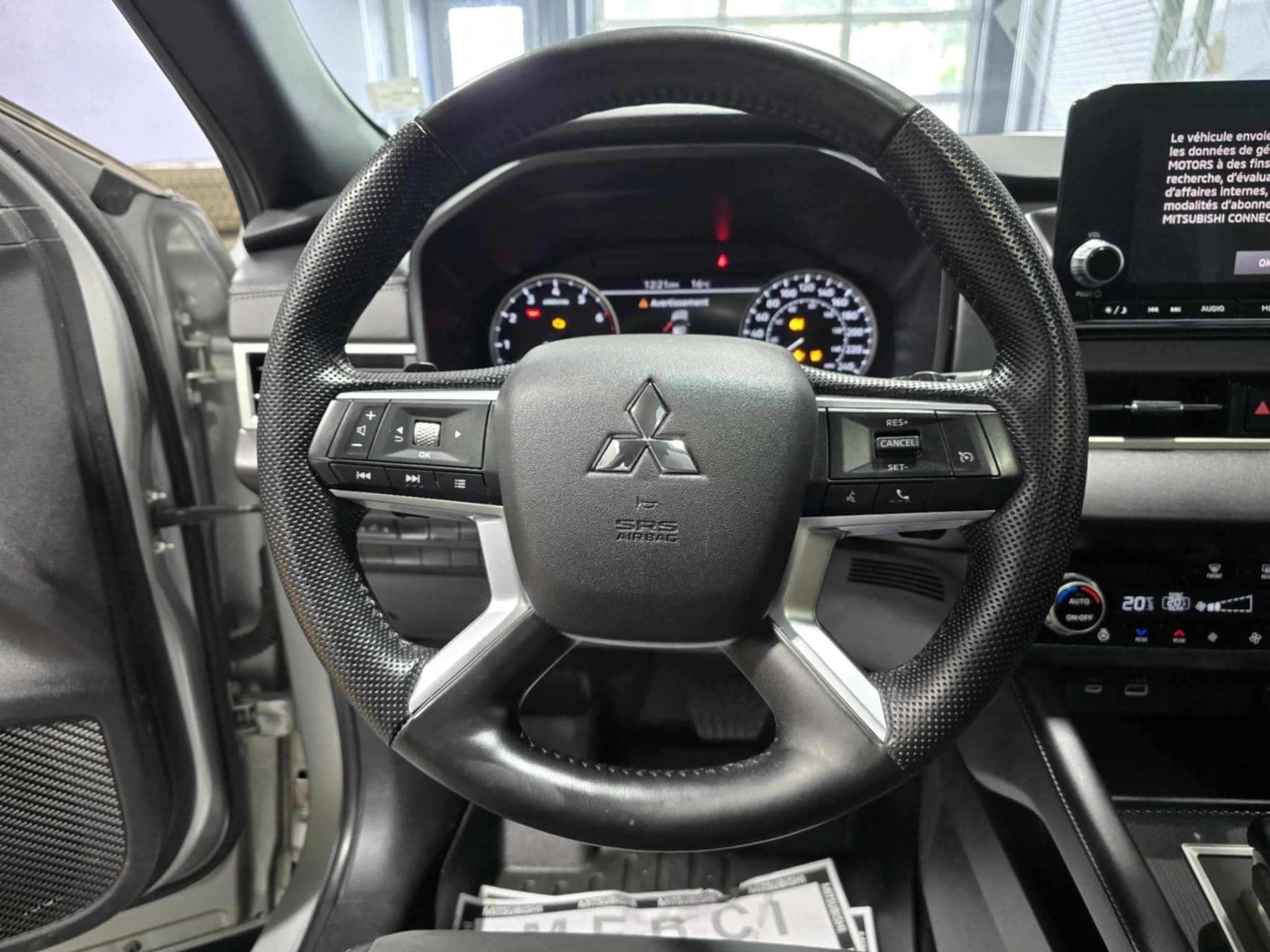 Mitsubishi Outlander 2023 - Image 12