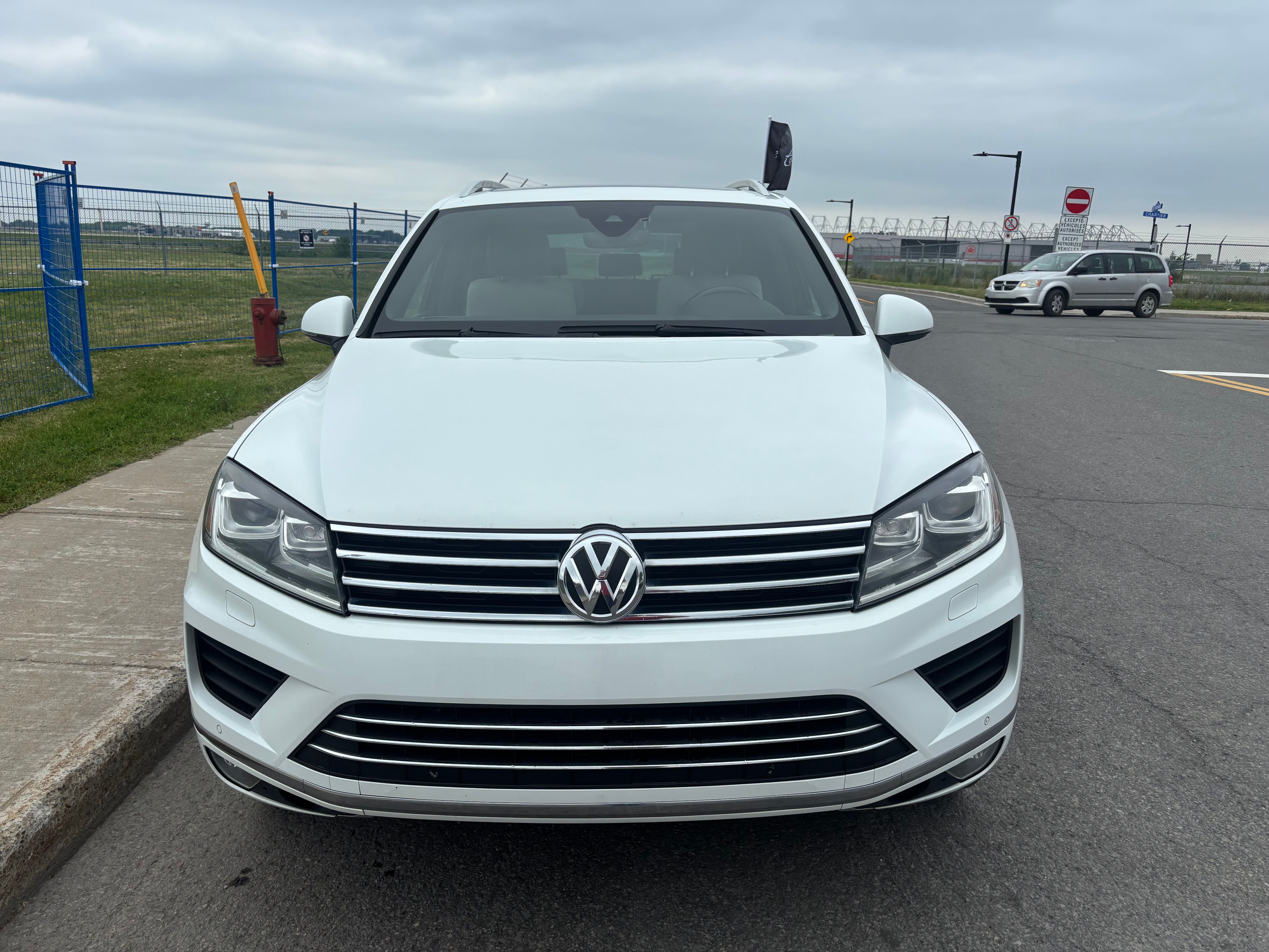 Volkswagen Touareg 2017 - Image 8