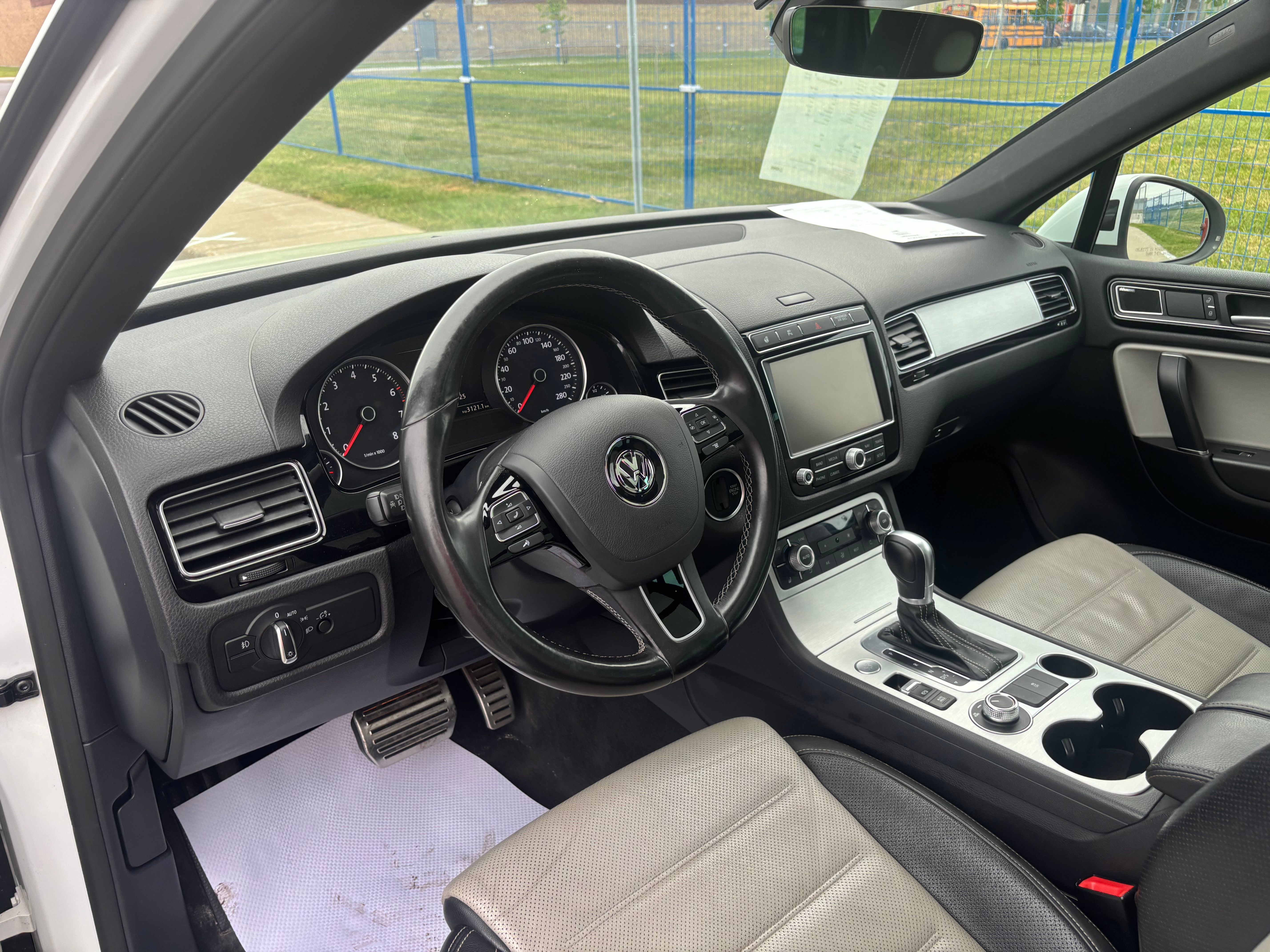 Volkswagen Touareg 2017 - Image 9