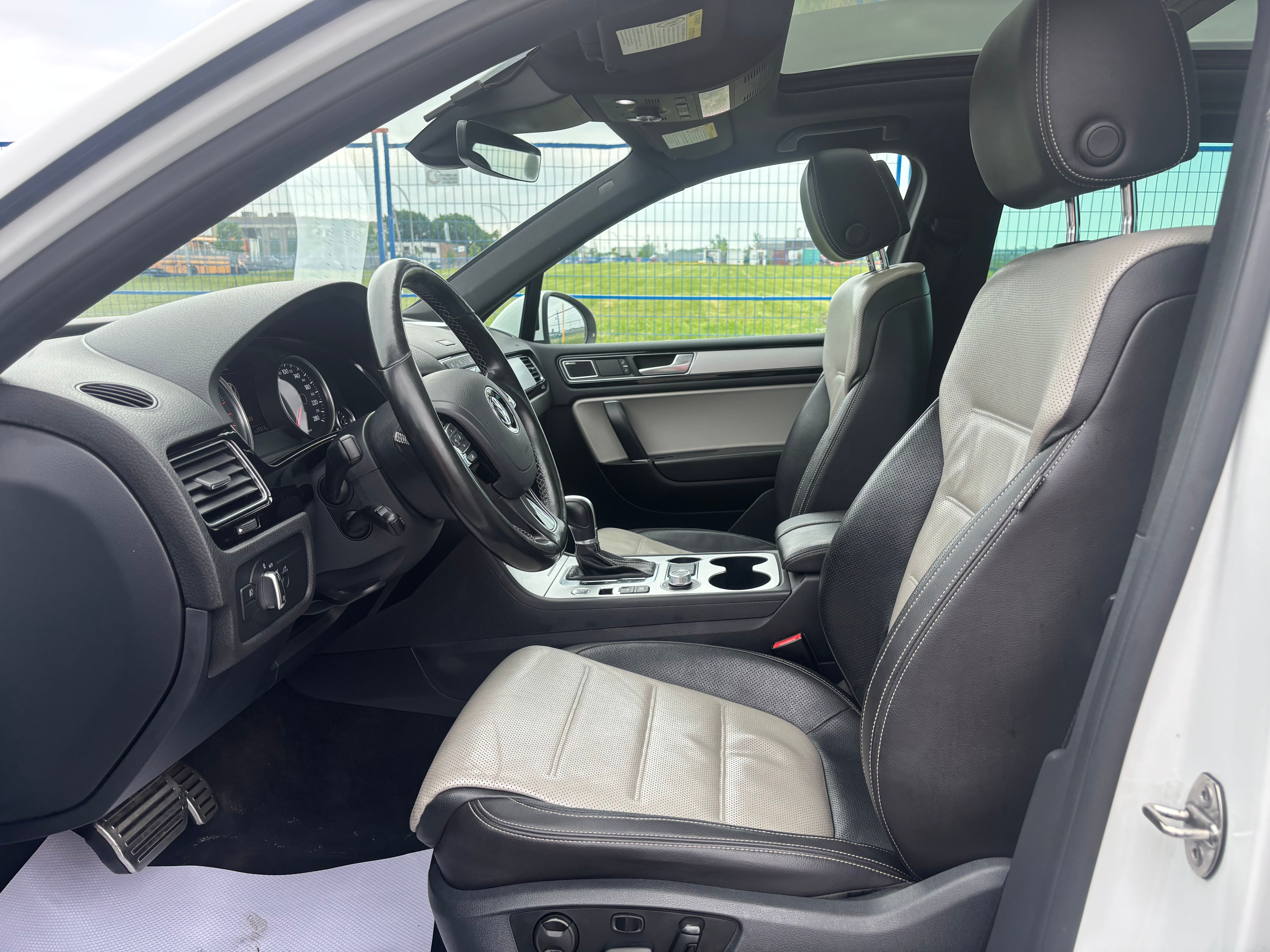 Volkswagen Touareg 2017 - Image 10