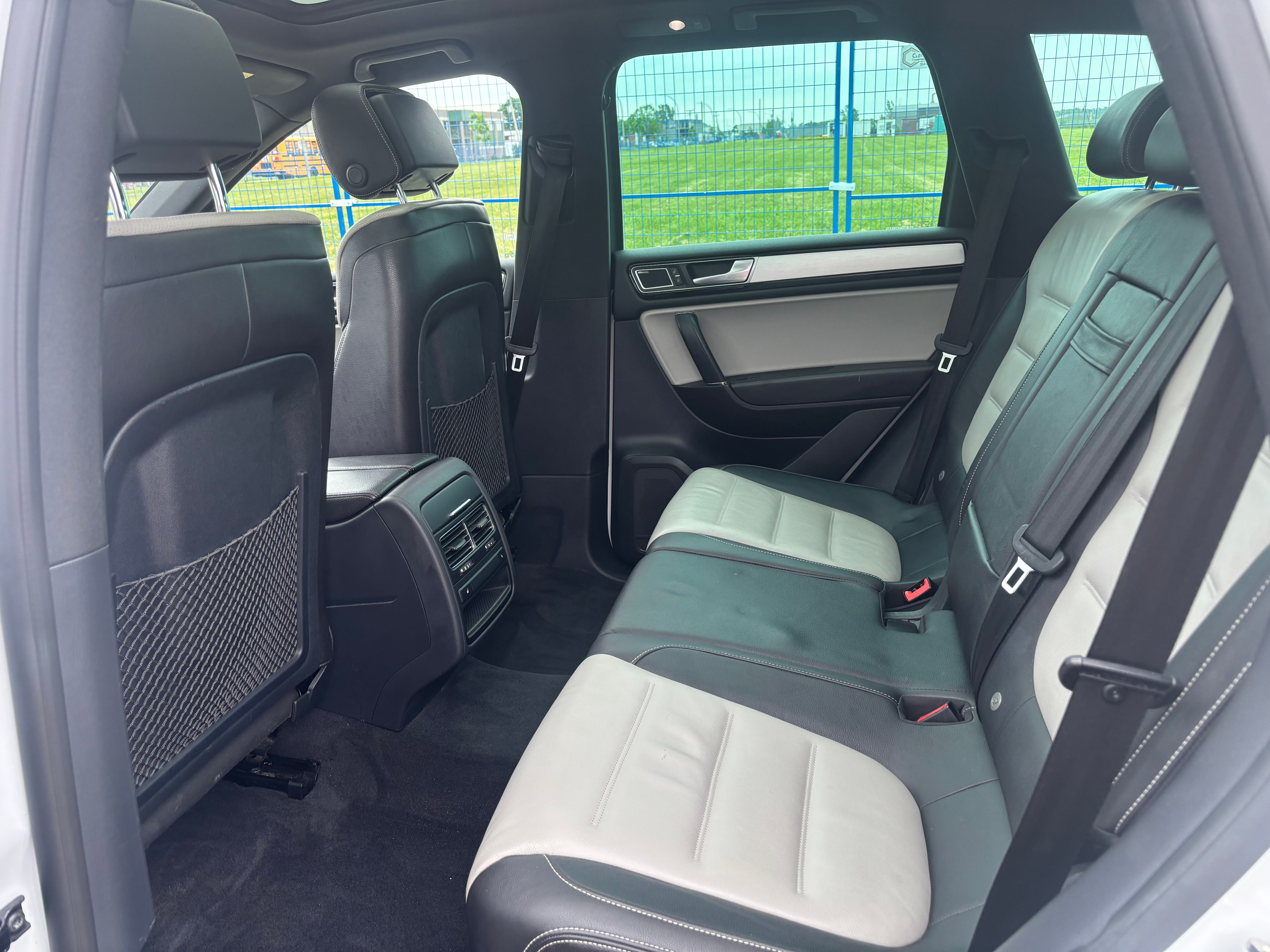 Volkswagen Touareg 2017 - Image 12