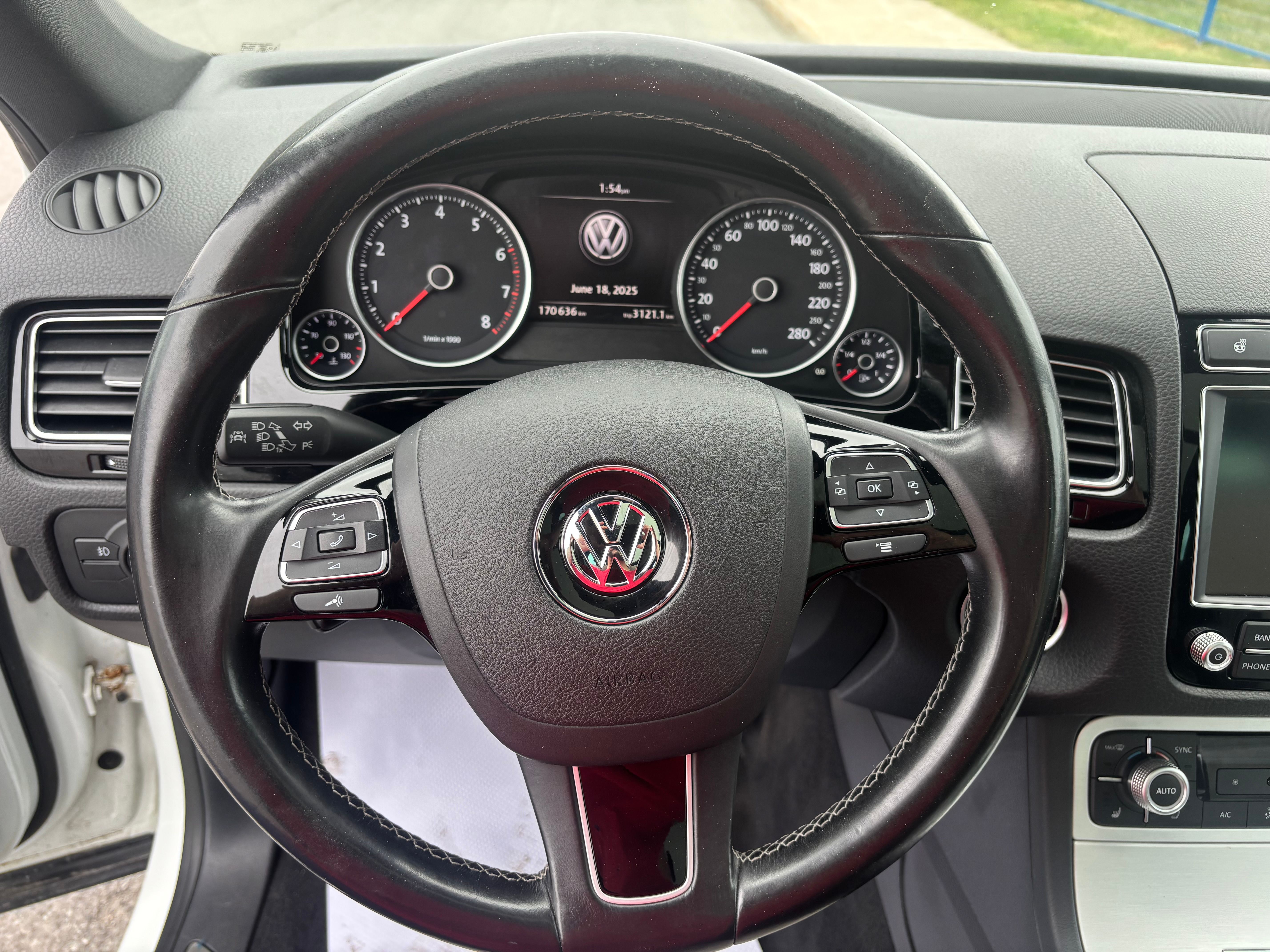 Volkswagen Touareg 2017 - Image 13