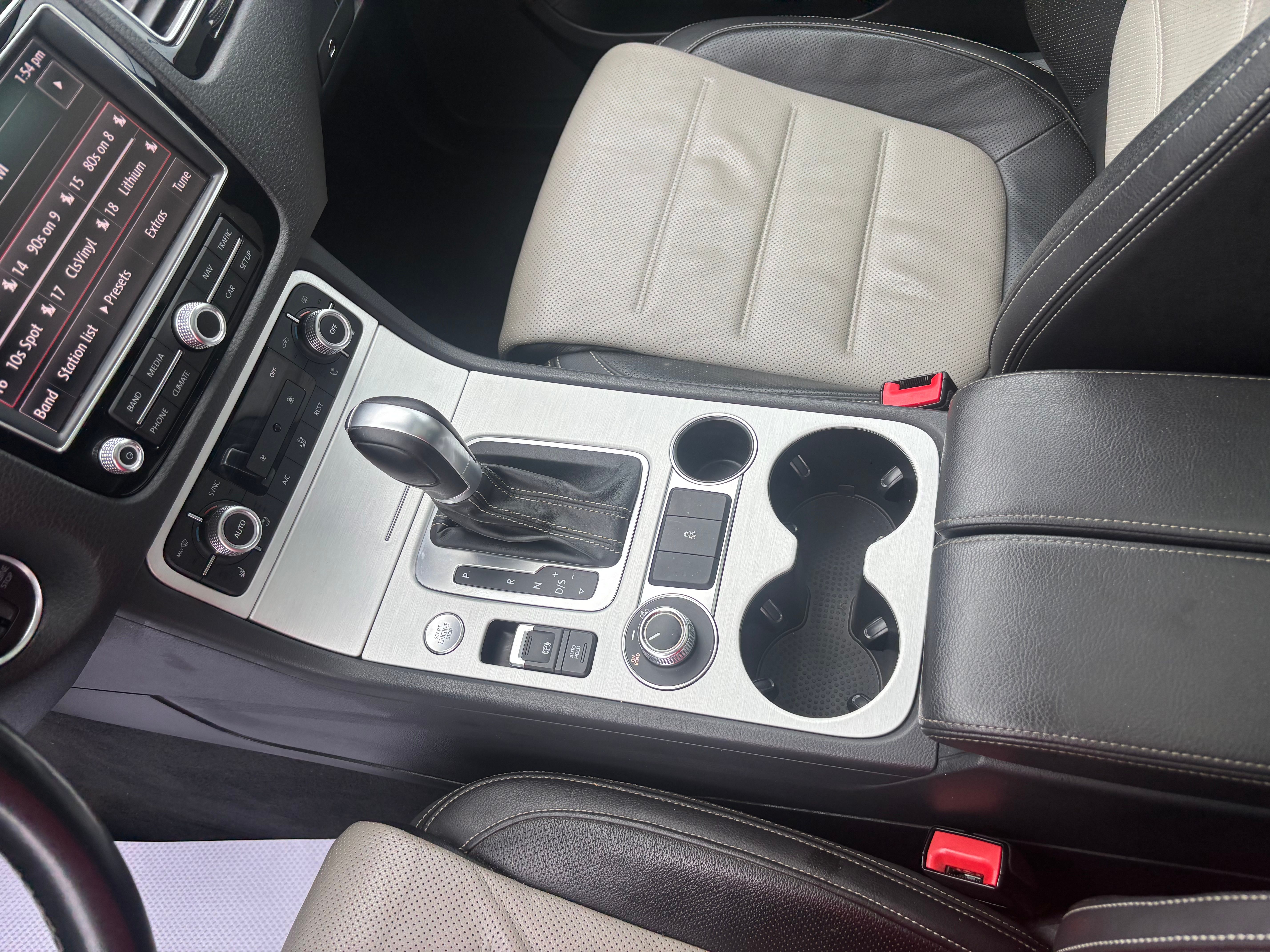 Volkswagen Touareg 2017 - Image 16