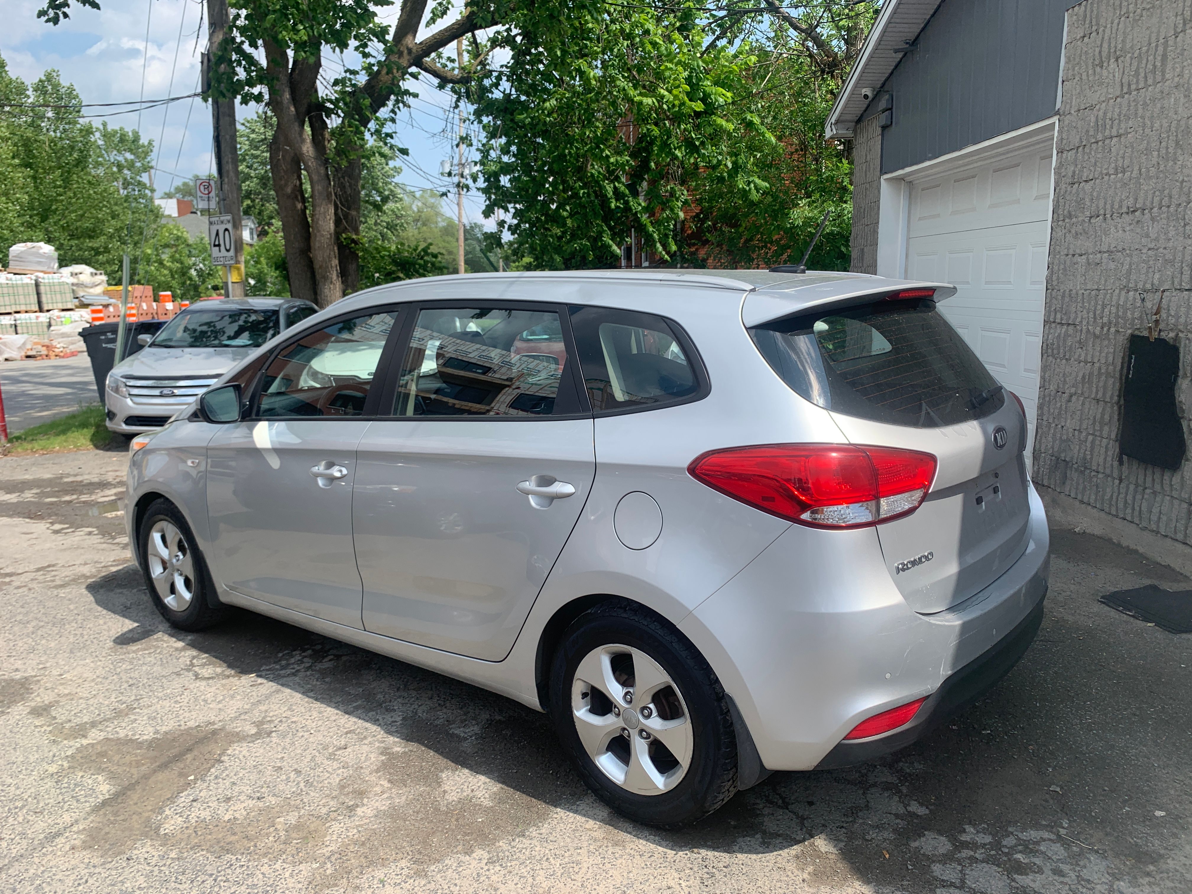 Kia Rondo 2014 - Image 2