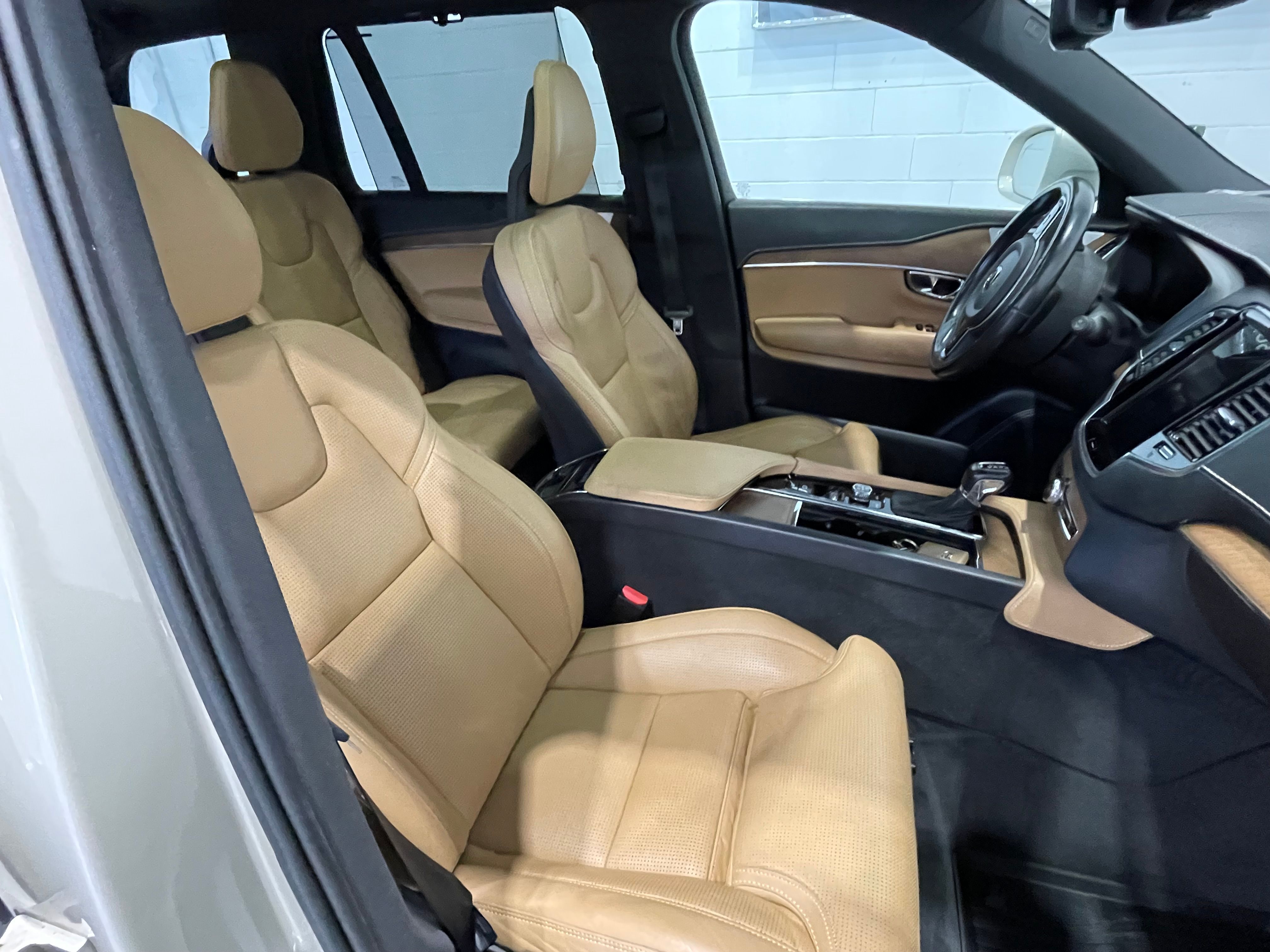 Volvo XC90 2017 - Image 20