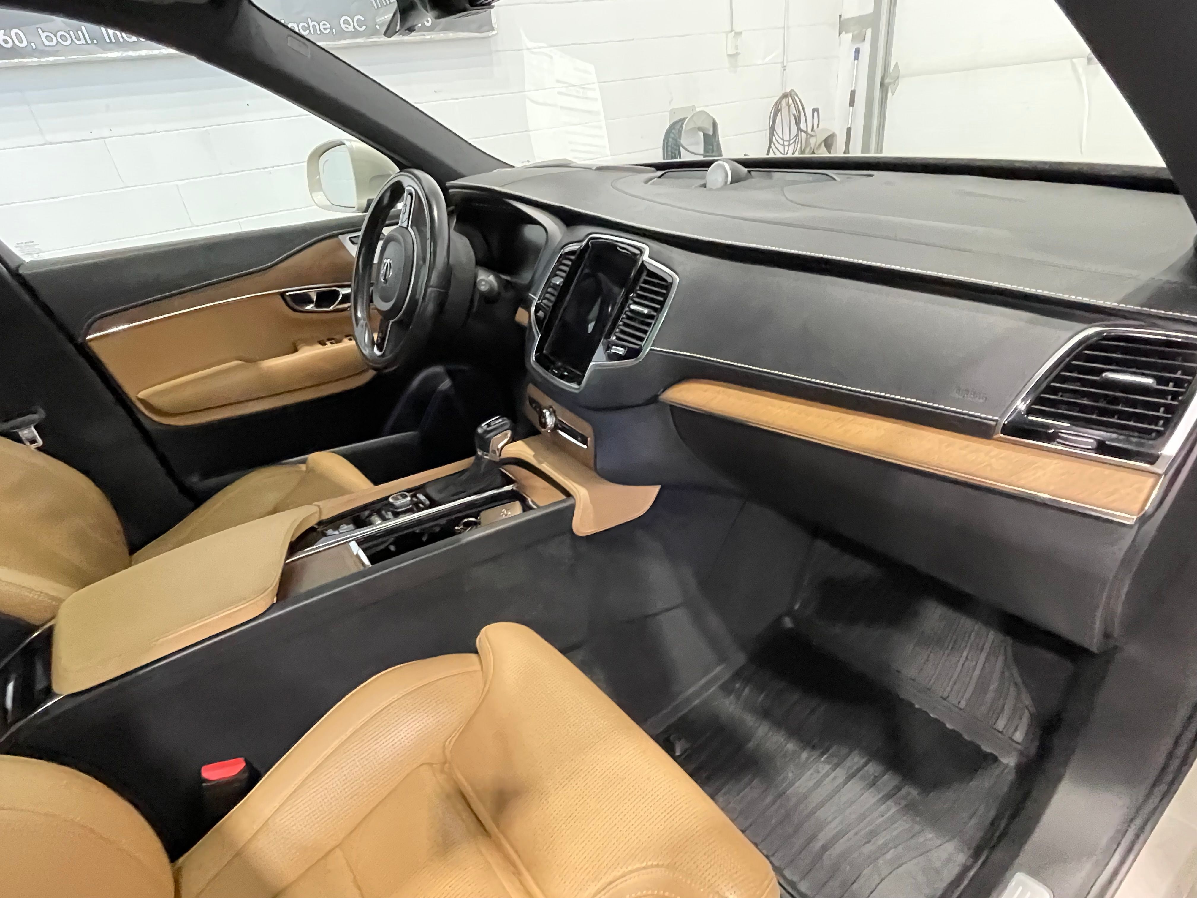 Volvo XC90 2017 - Image 21
