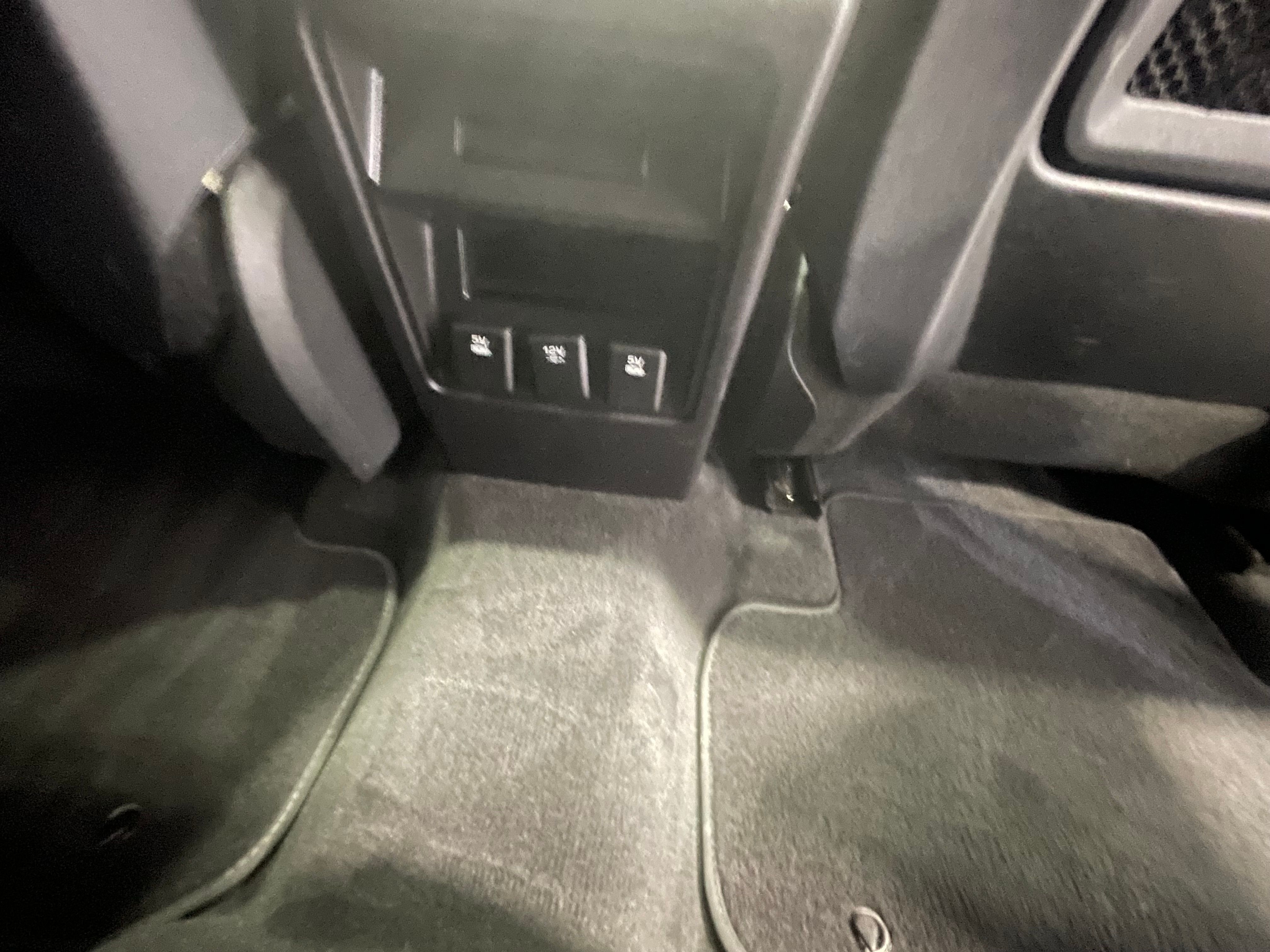 Land Rover Discovery Sport 2017 - Image 18